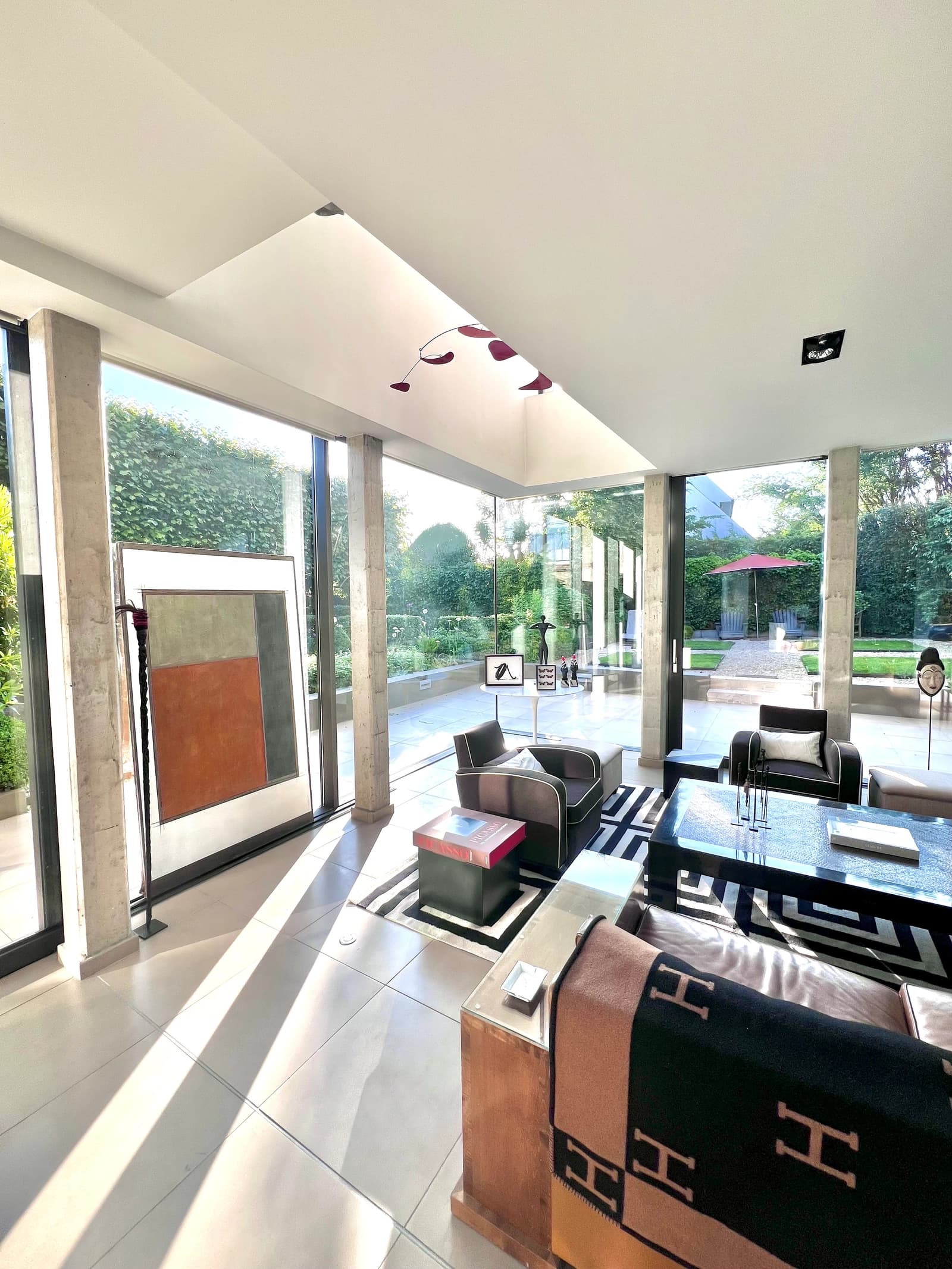 Espace Baies vitrées totales ouvrant sur un jardin superbe - 4