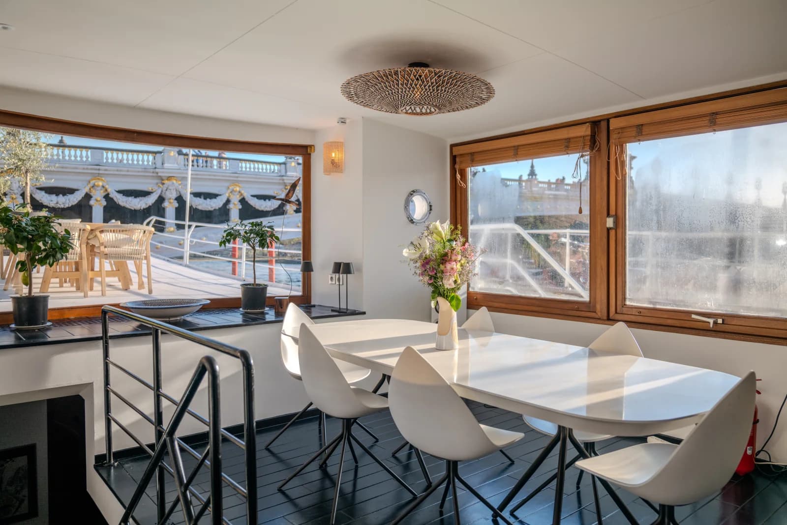 Espace Péniche luxueuse au Pont Alexandre III - 4