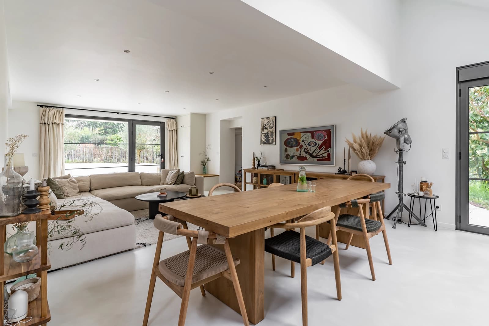 Comedor en Residencia con el ambiente festivo y bohemio de Ibiza - 0