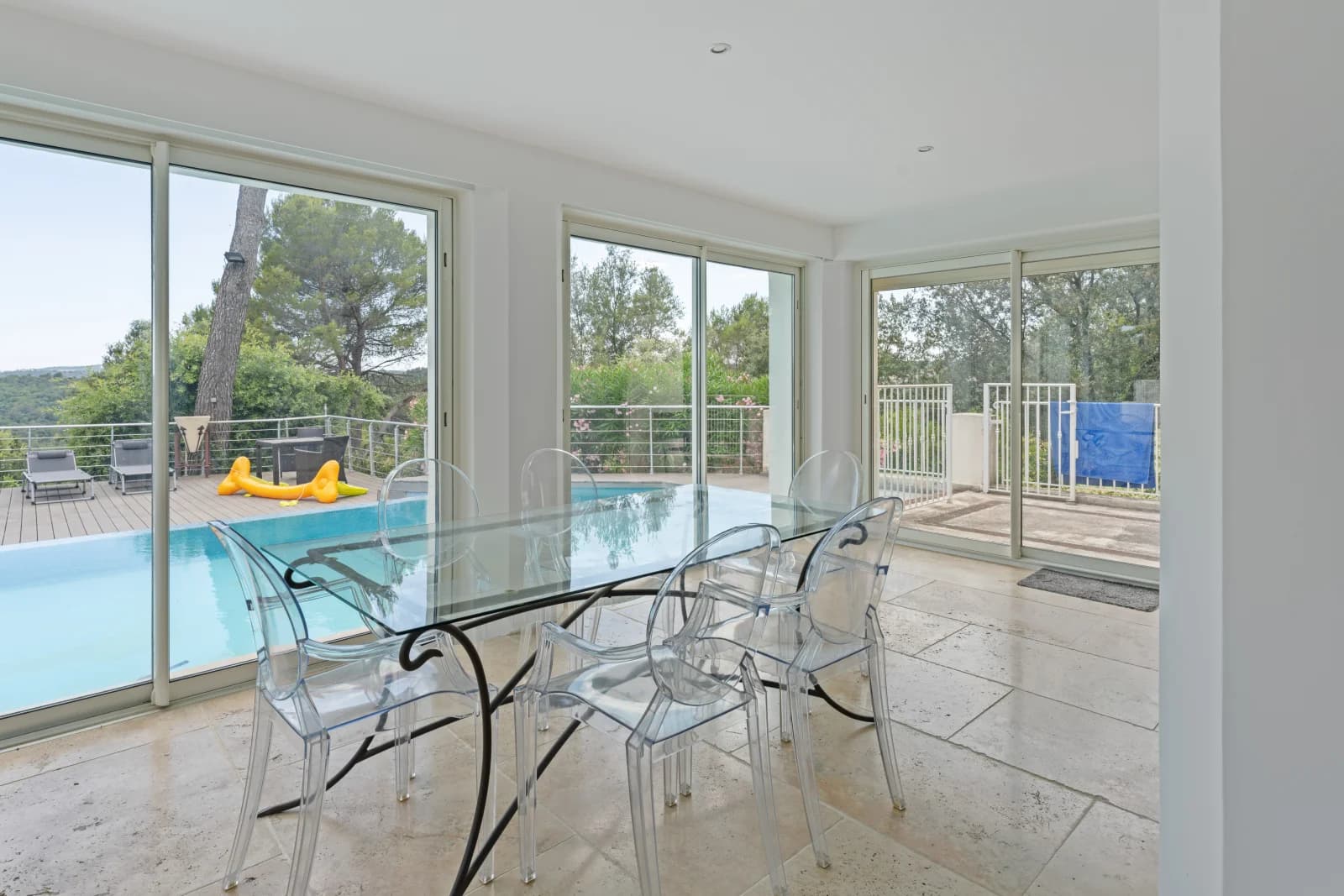 Comedor en Amplio espacio (320m²) con piscina y zona de relax. - 1
