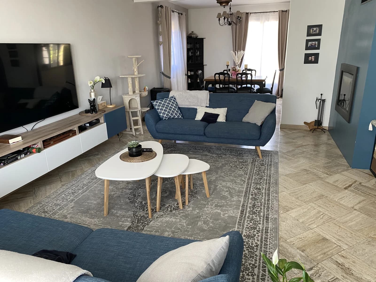 Residencia con piscina y bolera privada.