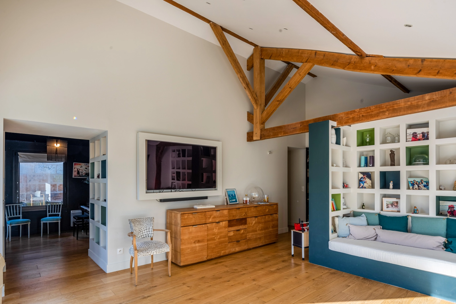 Espace Villa aux volumes généreux, baignée d'une clarté douce - 4