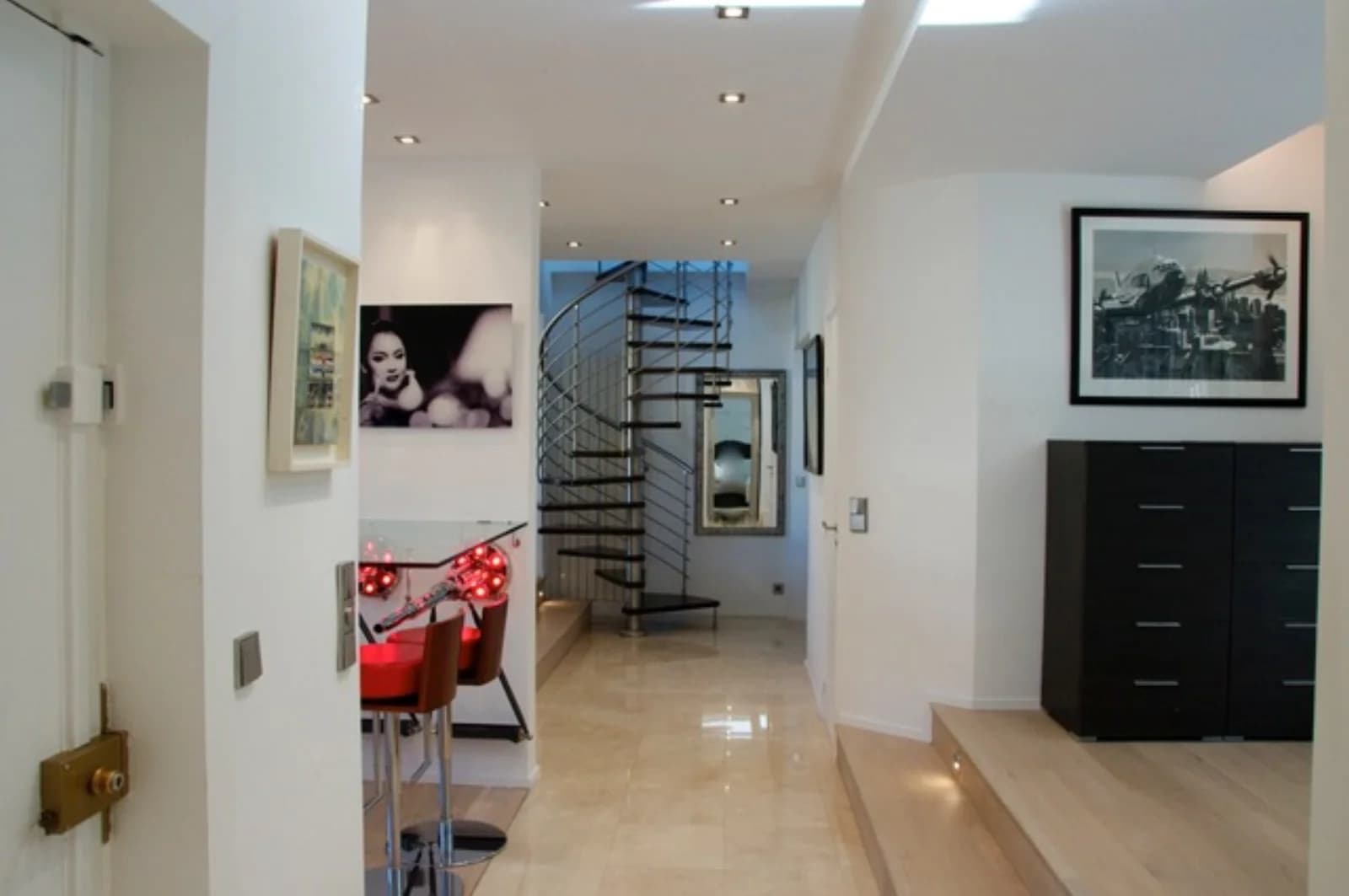 Salon dans Le Penthouse Poincaré: luxe et vue d'exception à Paris - 1