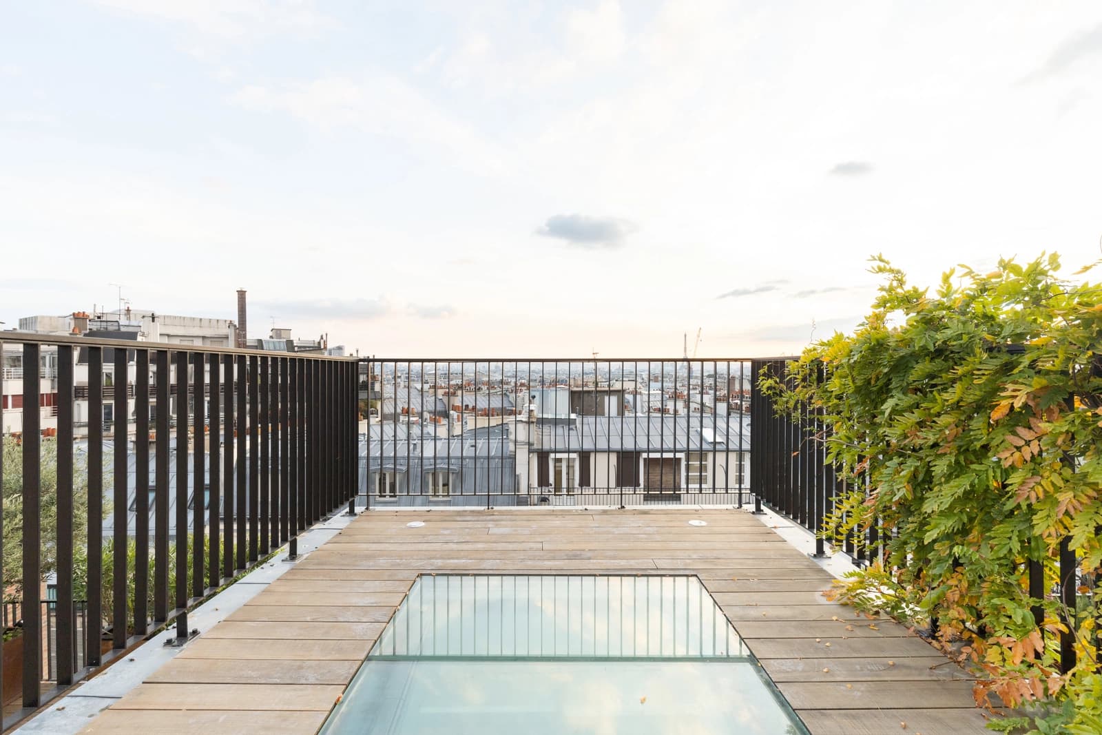 Space Rooftop with view of Montmartre and the Eiffel Tower - 0