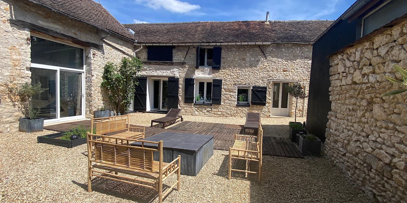 Comedor en Encantadora casa con piscina en el corazón de Fontainebleau - 1