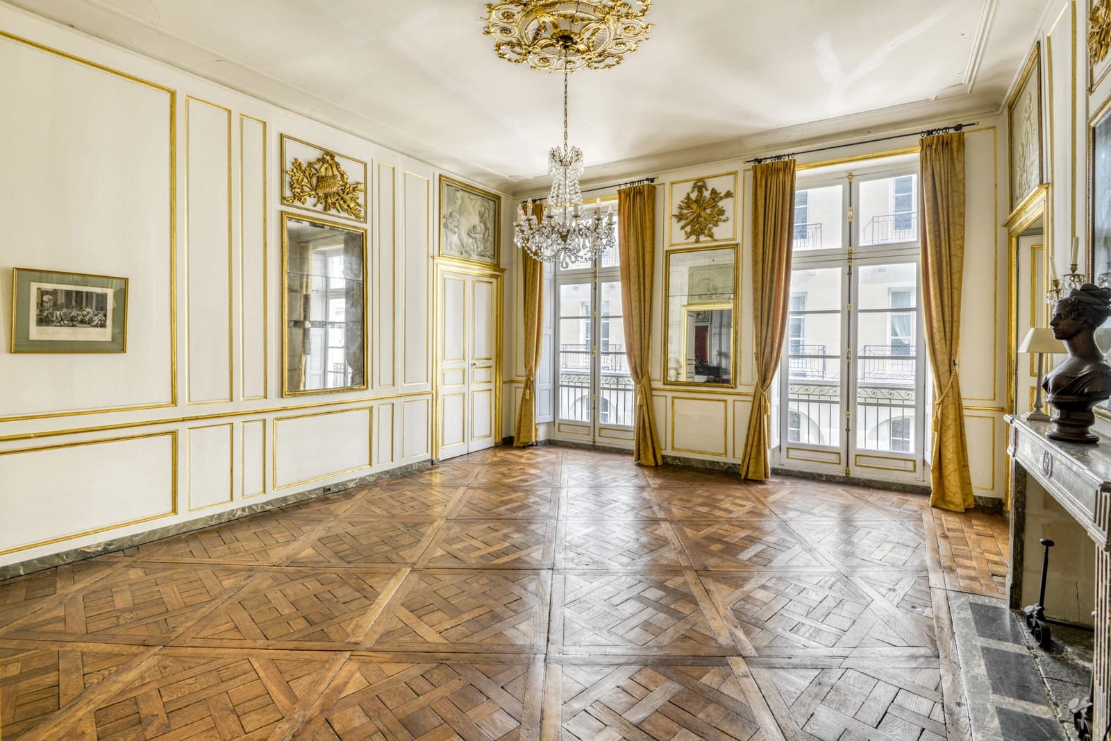 Space XVIIIth-Century Prestigious Apartment - Historic Value (Former Residence of General Cambronne) - 1