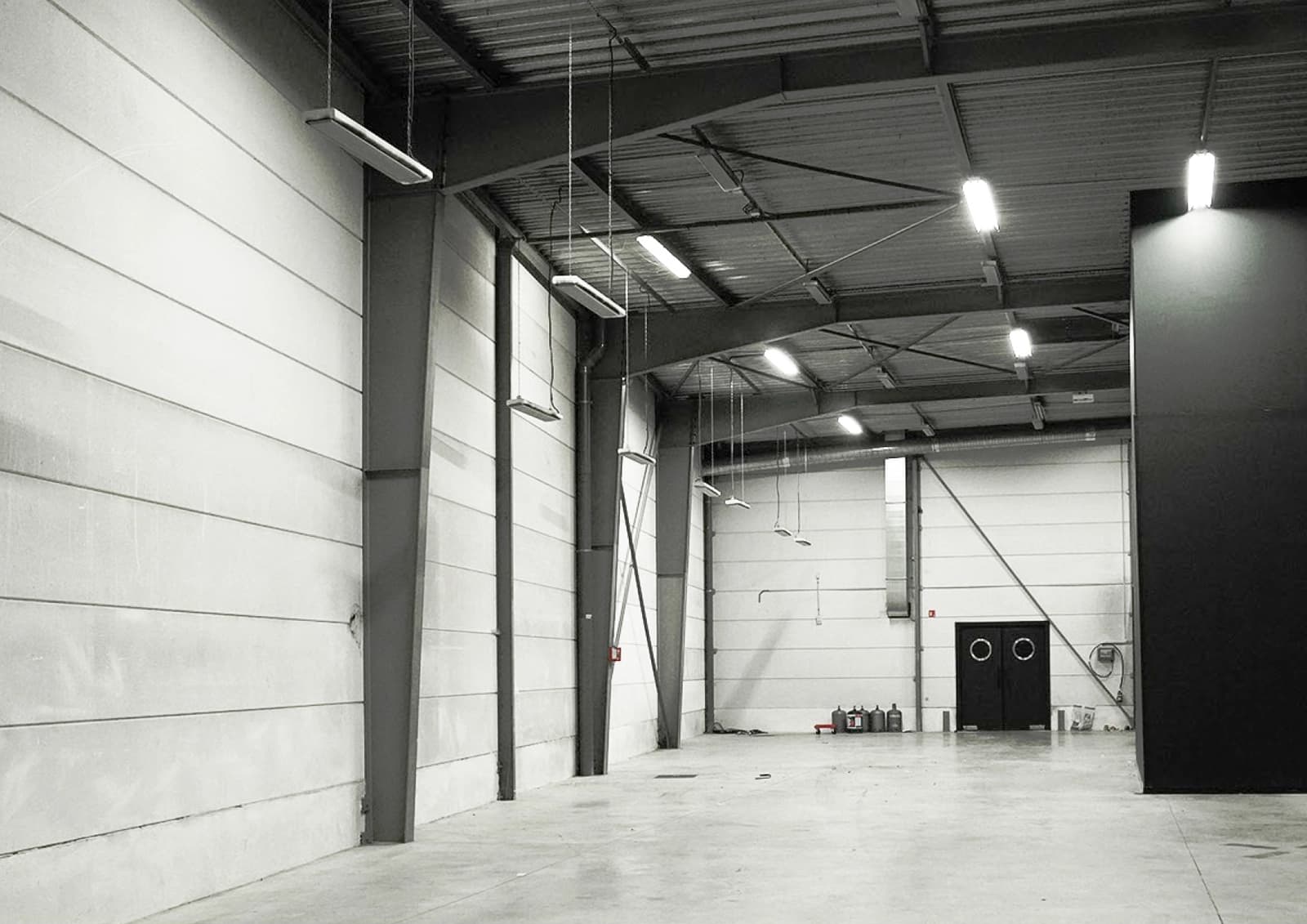 Space Hangar with green cyclorama - 5