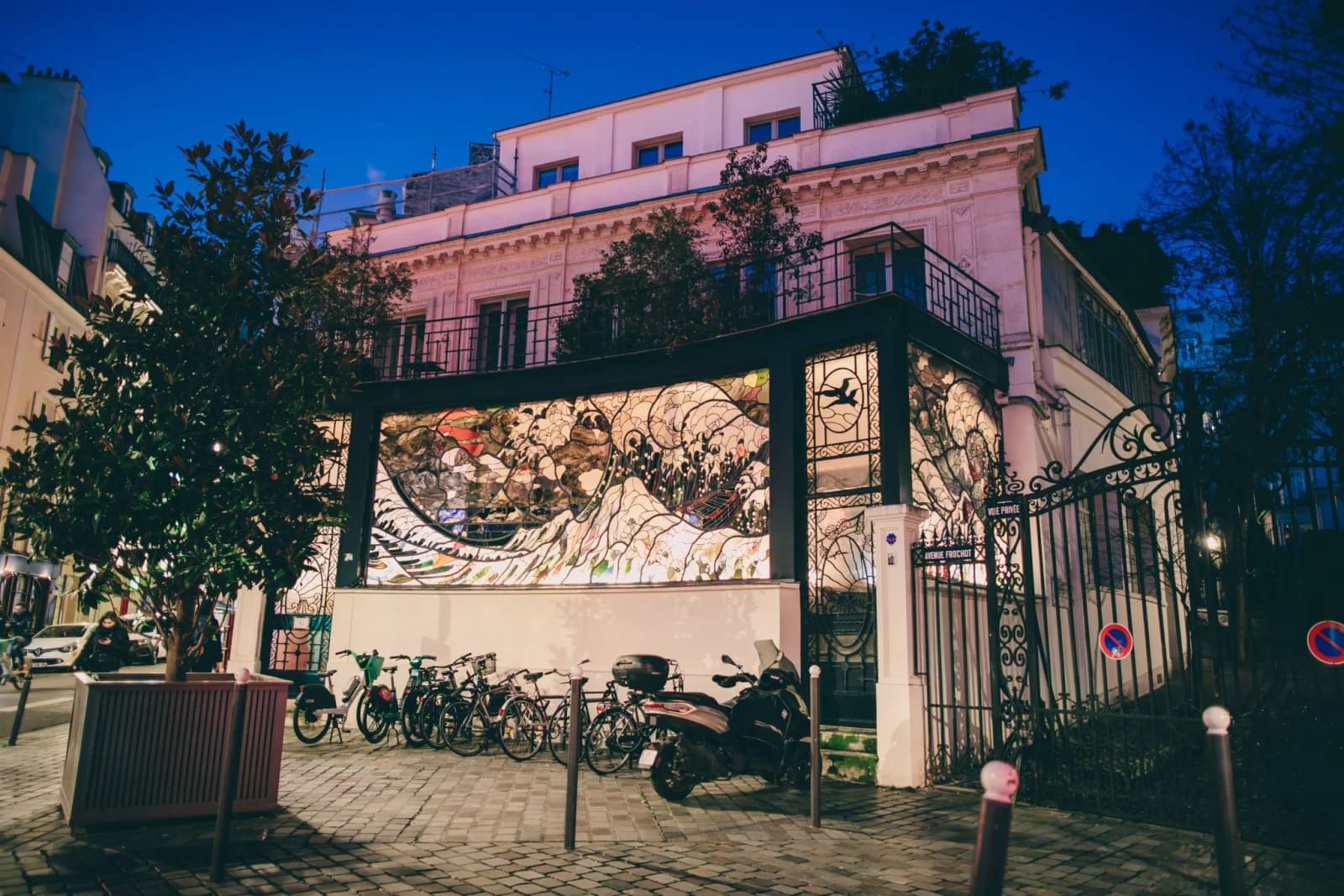 Espace Sous la vague d’Hokusai, un décor coloré chargé d’histoire - 0