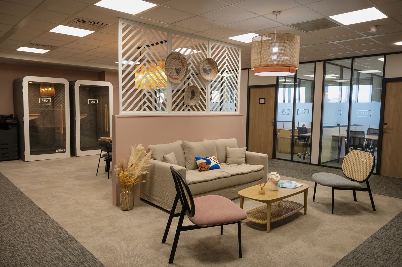 Espace Coworking et espace bureaux coloré - 3