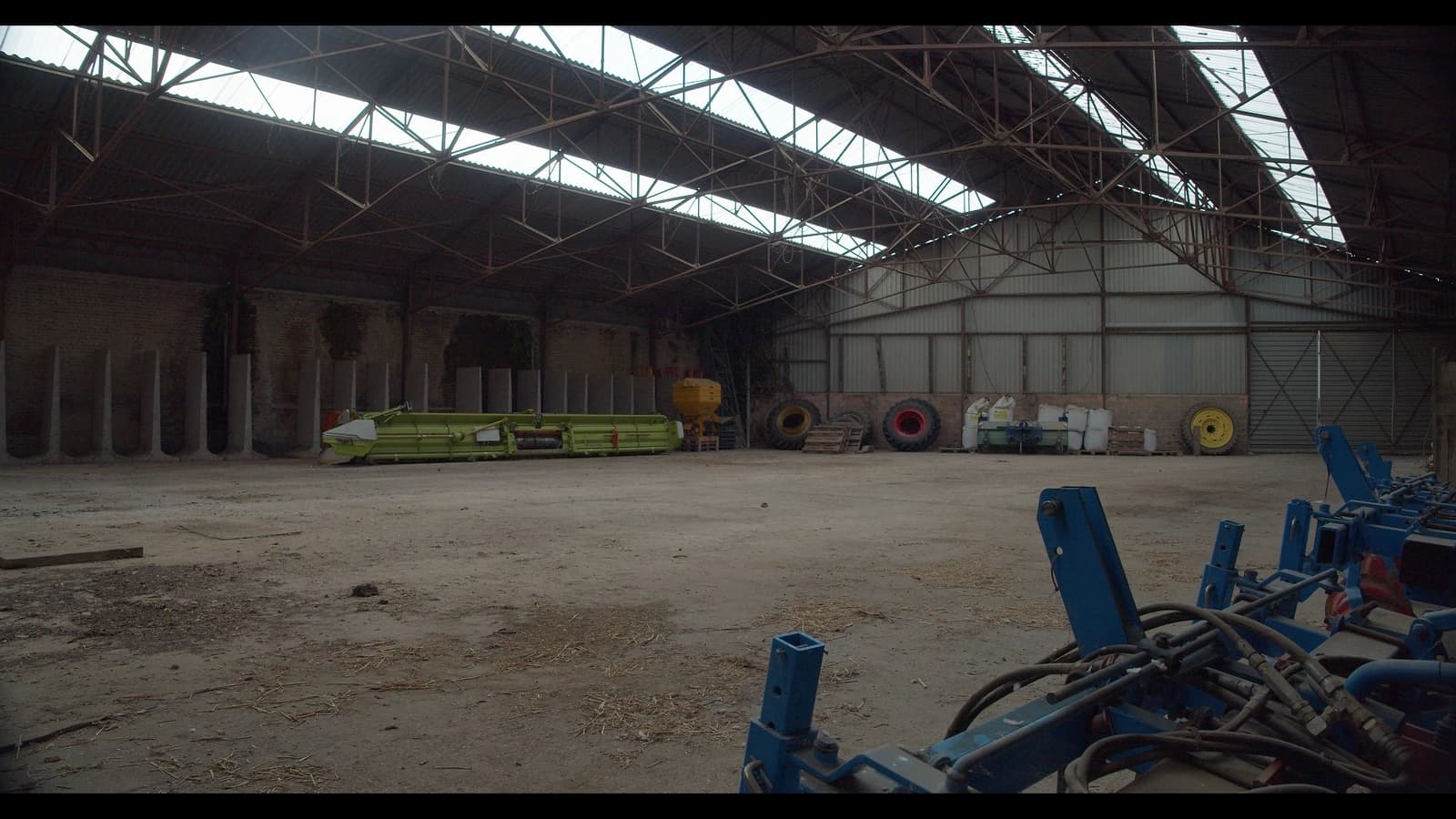 Espace Hangar agricole avec bâtiments de ferme céréalière  - 0