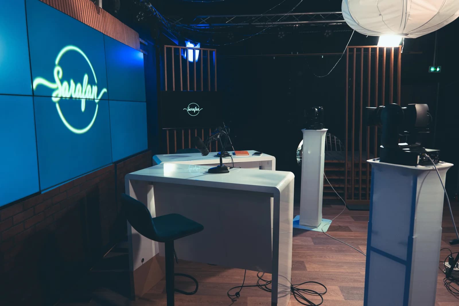 Space Bare or equipped professional film studio - 2