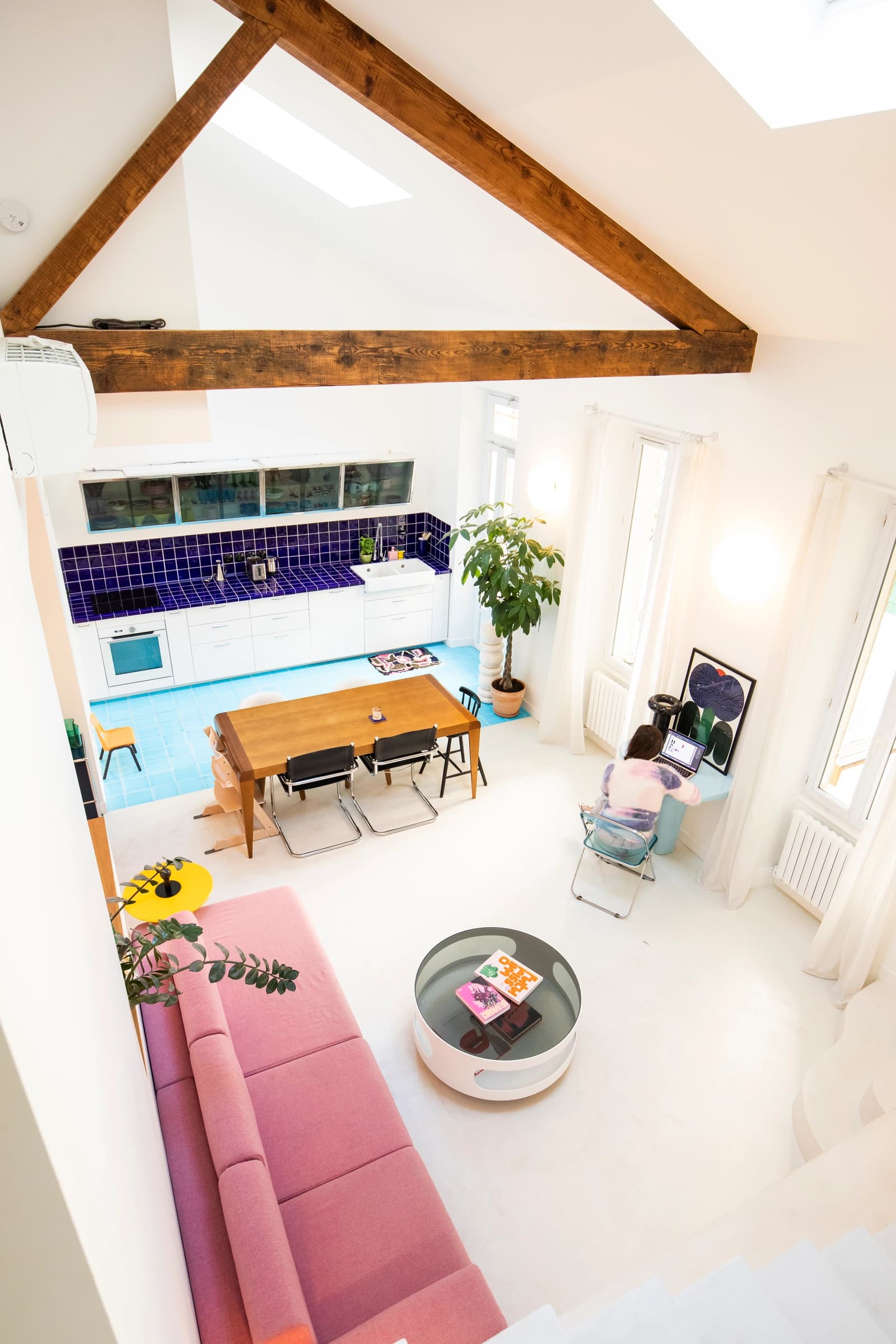 Space Modern and Minimalist House - 0