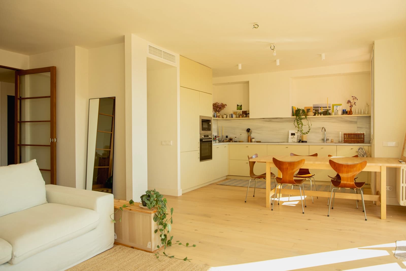 Space Spacious Attic with Warm Light - 1