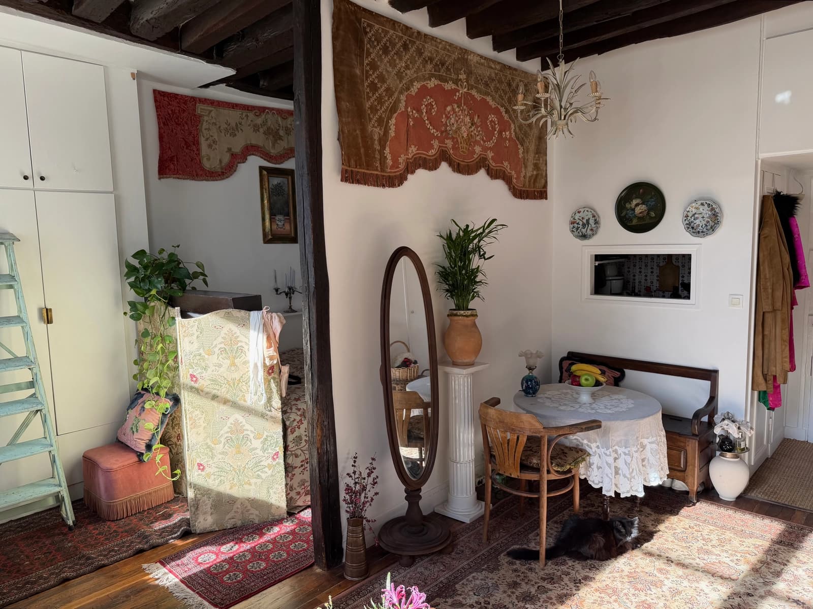Space Apartment in the heart of the Marais with an exposed beam and boudoir ambiance - 3