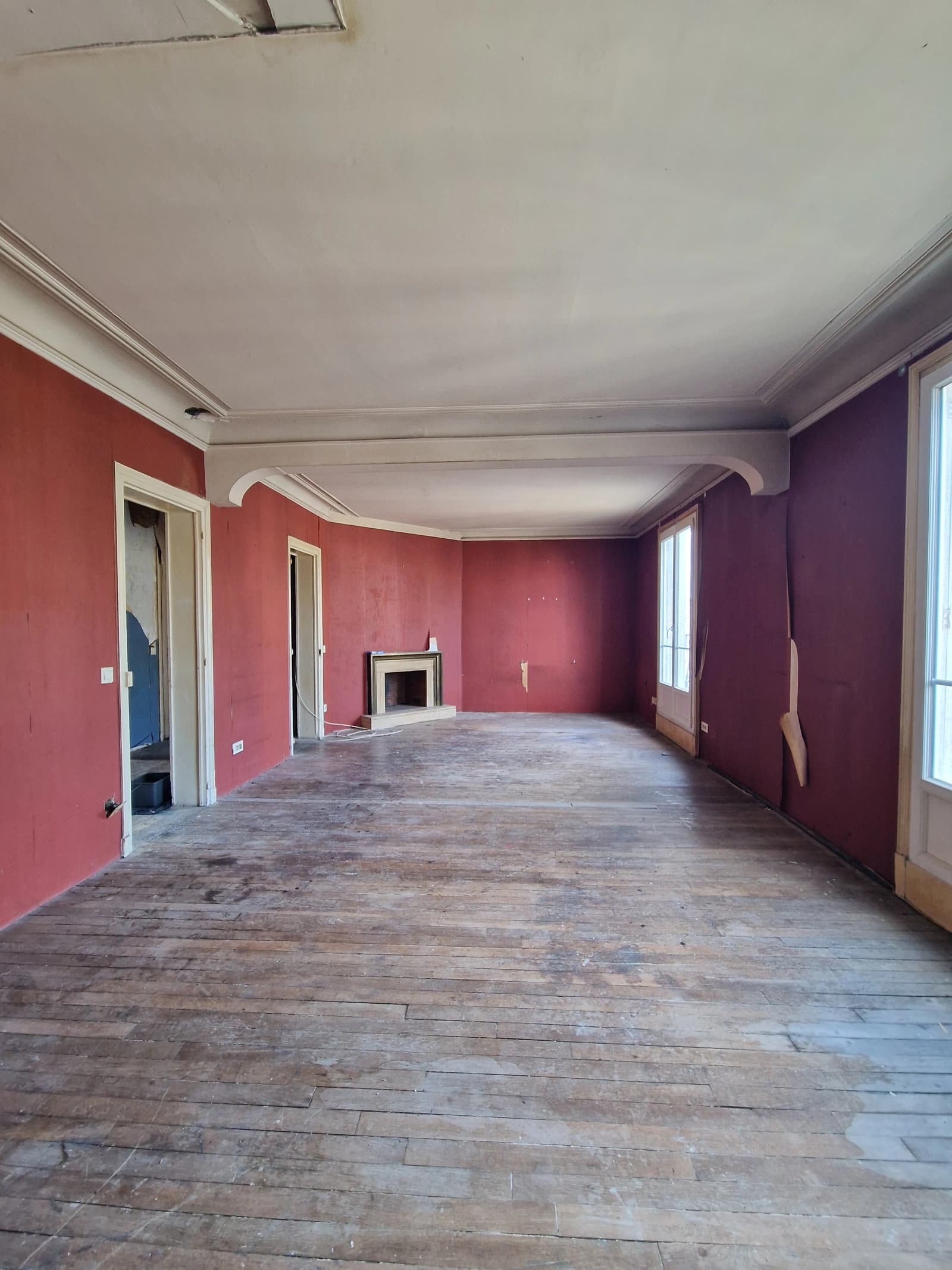 Espace Appartement vide vieux papiers peints - 0