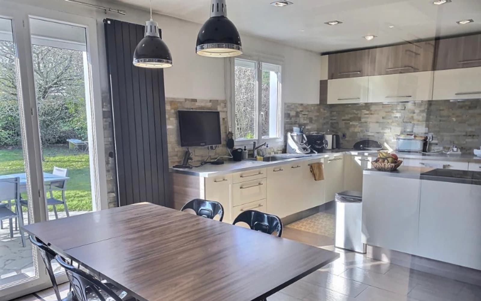 Kitchen in Magnificent American-style house - 1