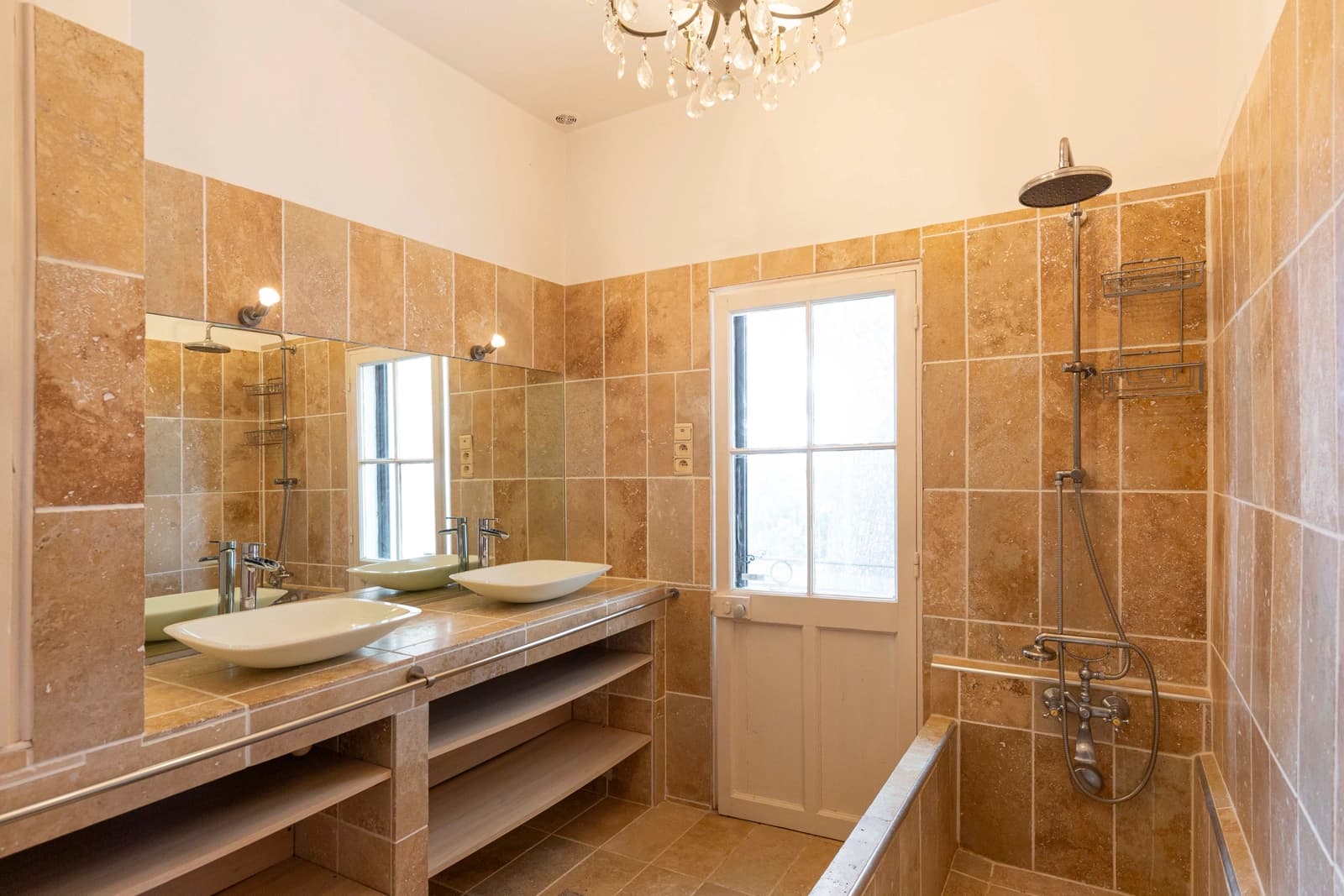 Space Sublime house in quiet, large green lot with swimming pool - 3