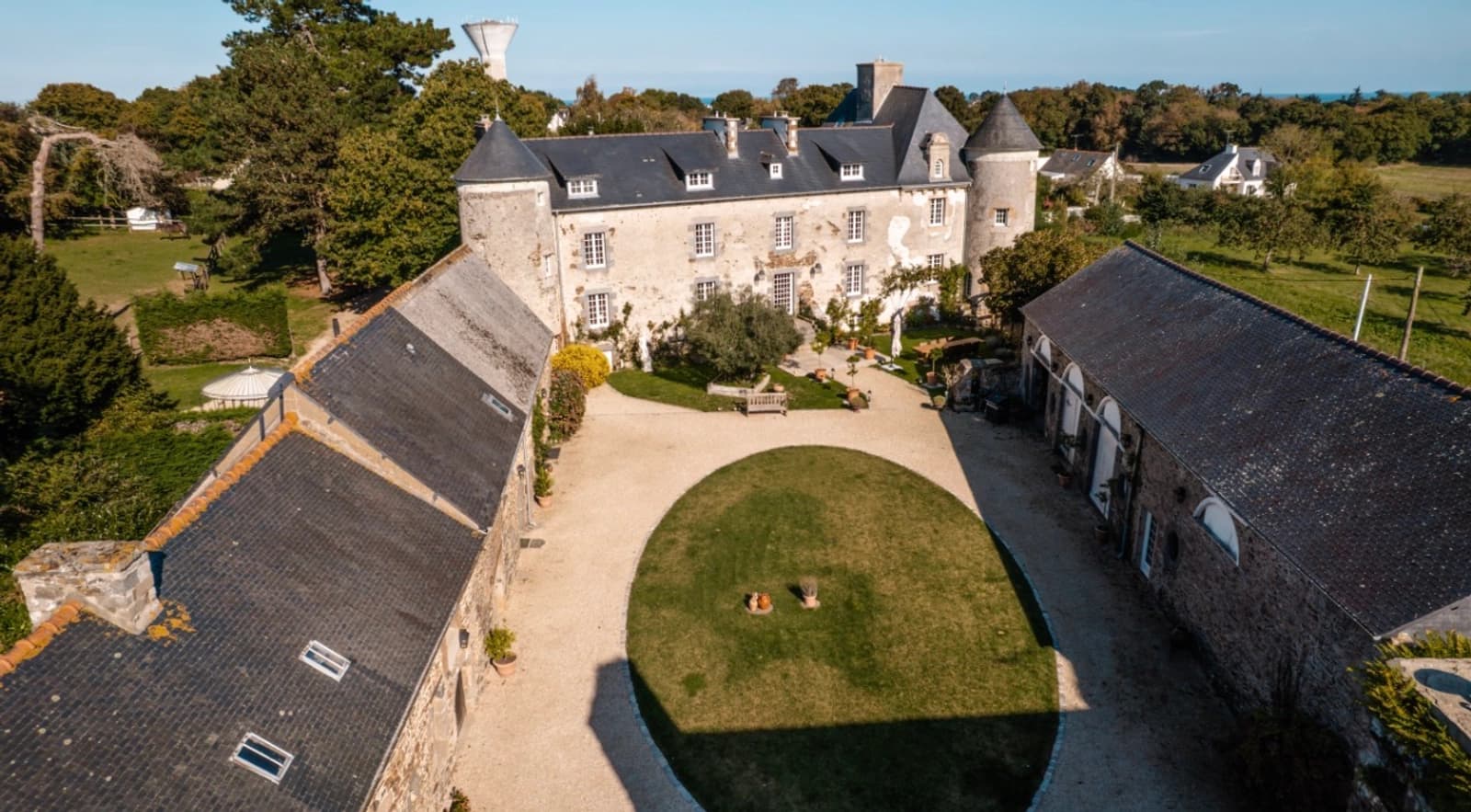 Space Breton Manor Between Land and Sea - 1