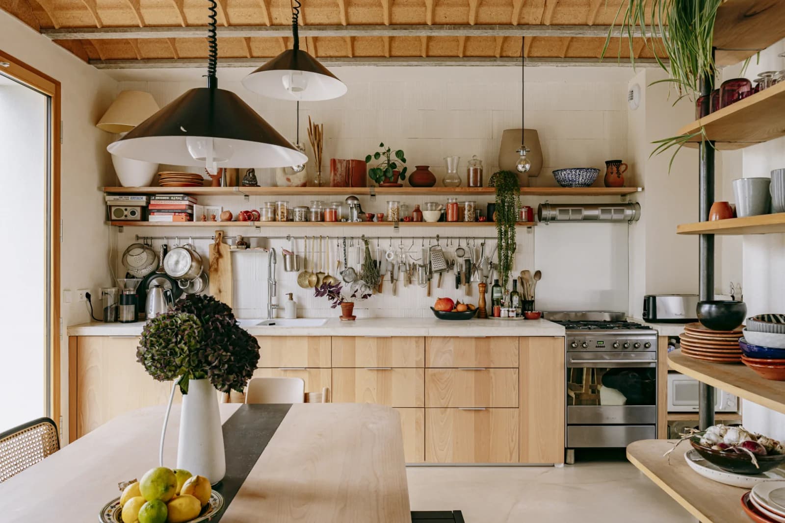 Space Architect-designed house with terrace - 3