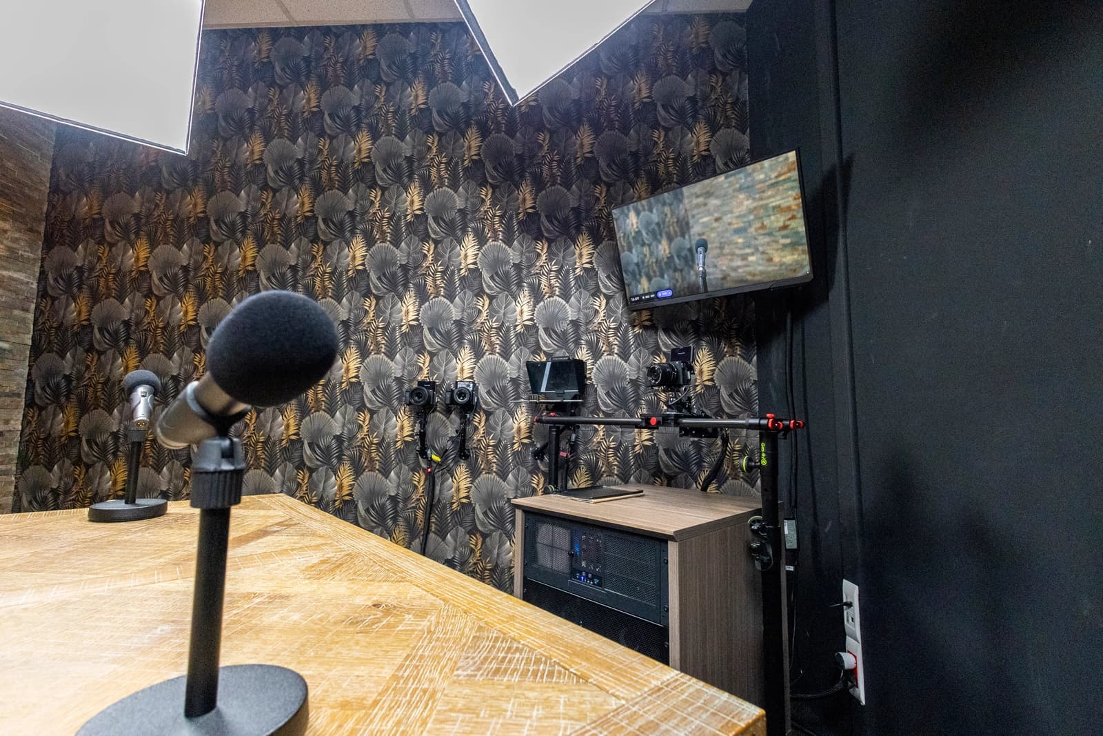 Espace Studio vidéo pour vos podcasts et émissions - 1