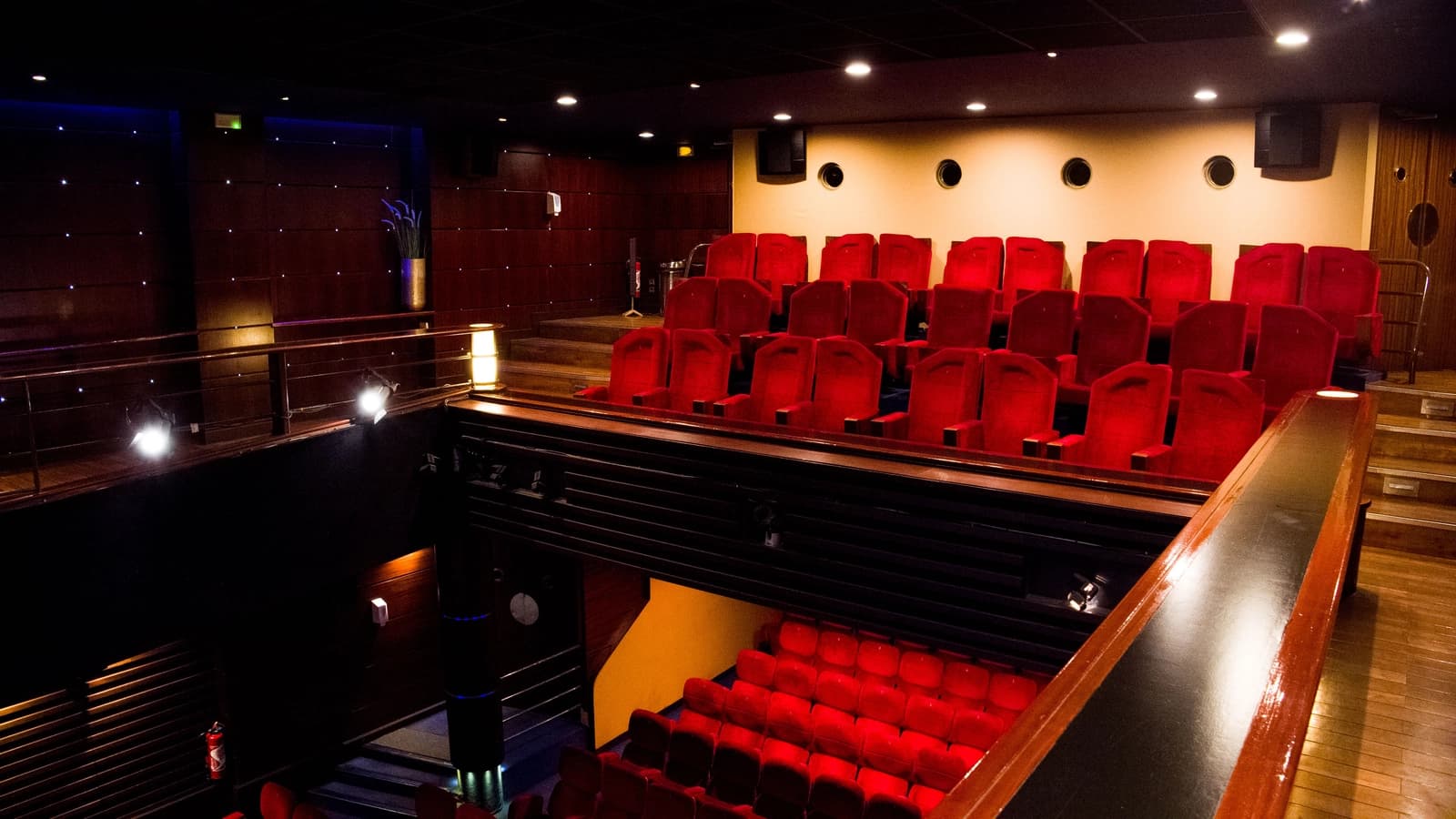 Space Art Deco cinema hall / Italian-style theatre - 4