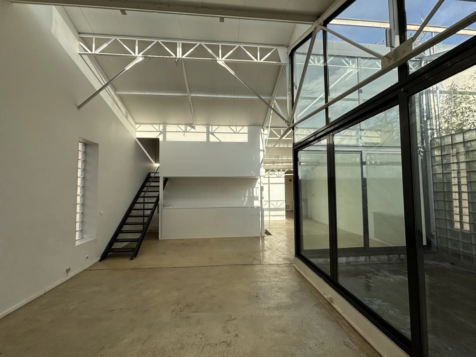 Space Large, bright, flexible loft - 5
