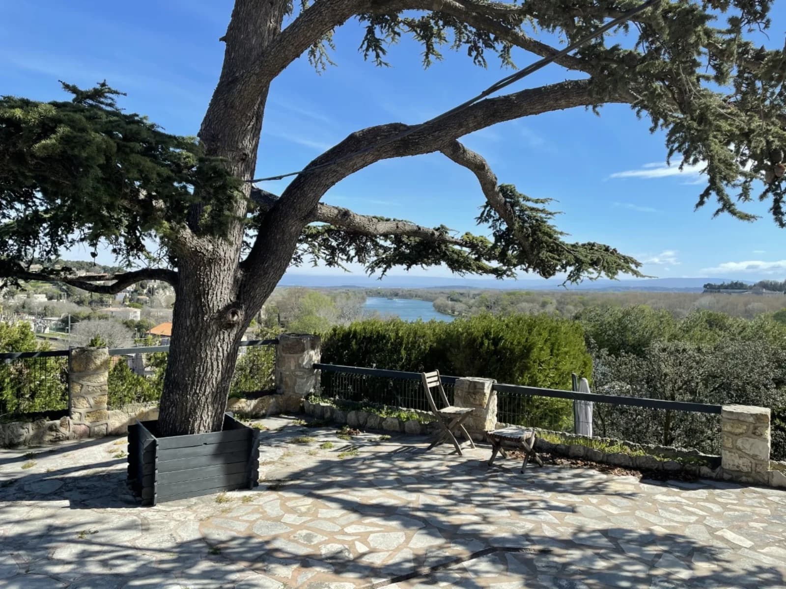 Comedor en Residencia atípica con piscina, un lugar insólito - 1
