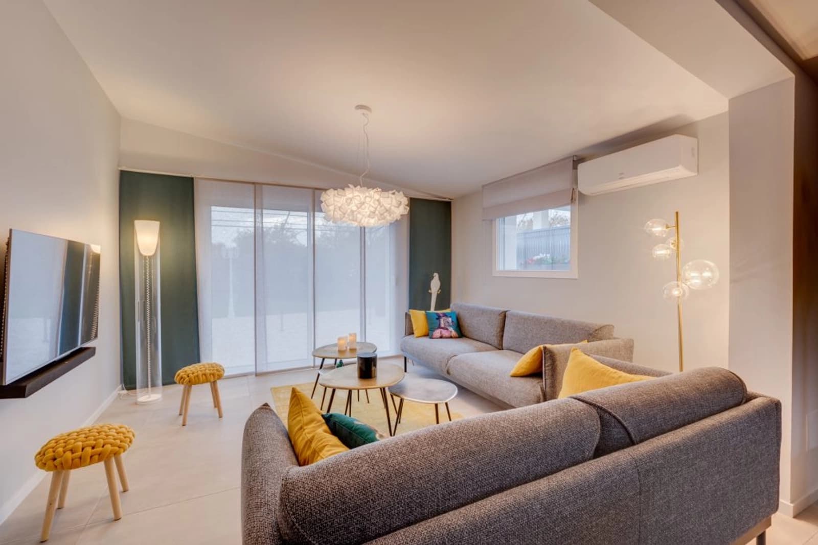 Living room in Superb villa with SPA - 1