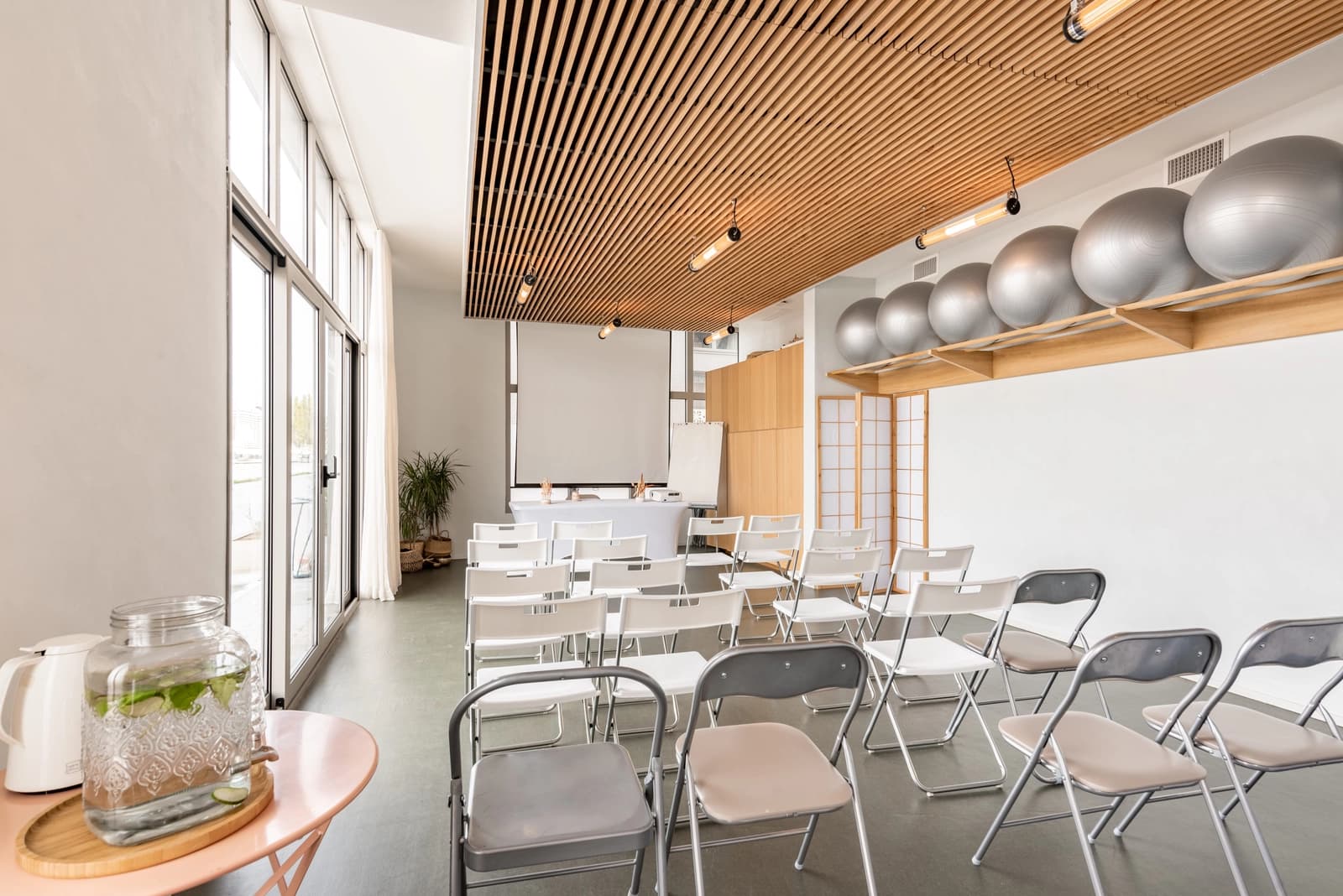 Meeting room in Waterfront wellness area - 1