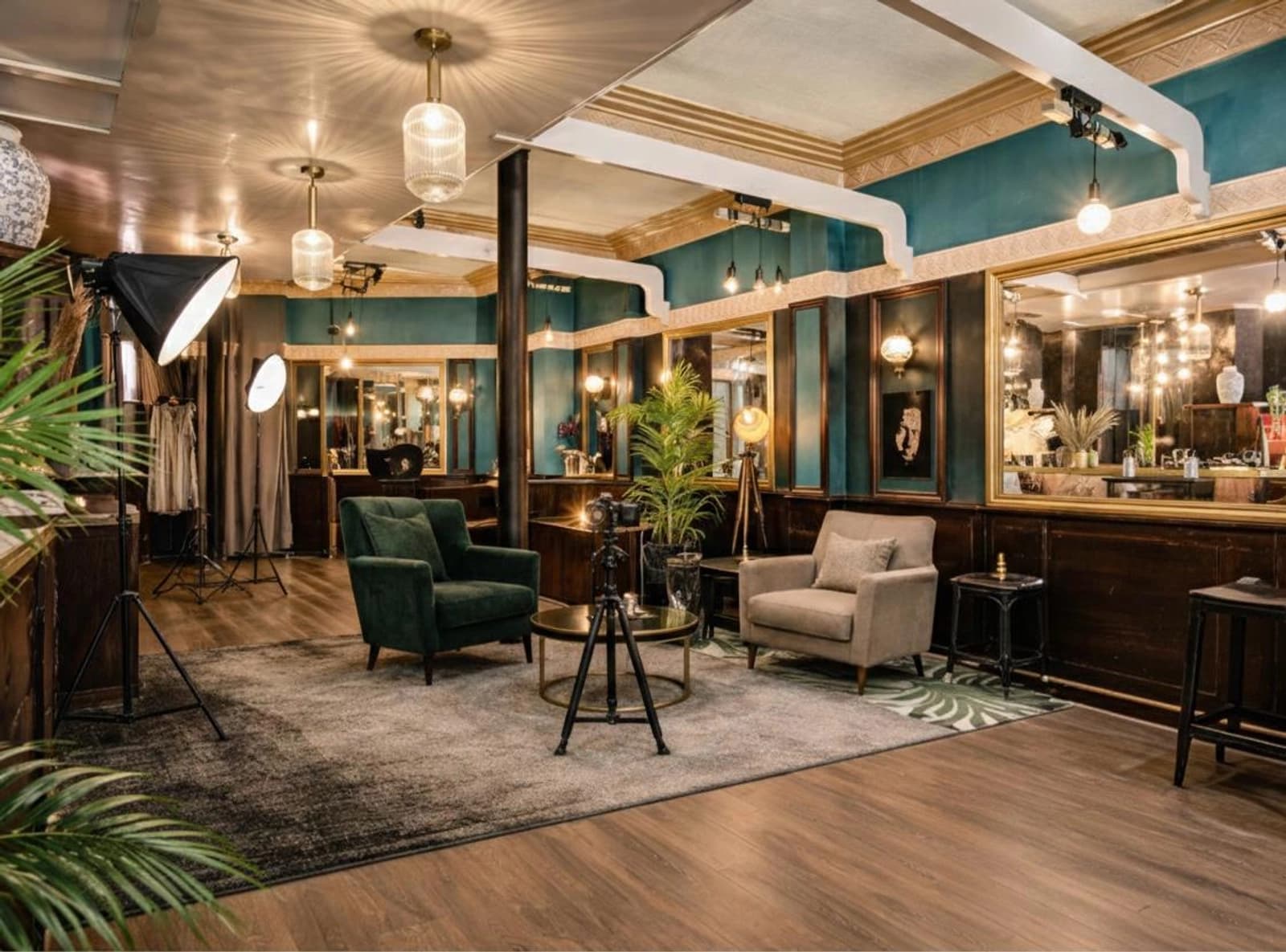 Espace Bar à cocktail insolite - depuis 100 ans dans la meme famile ! - 0