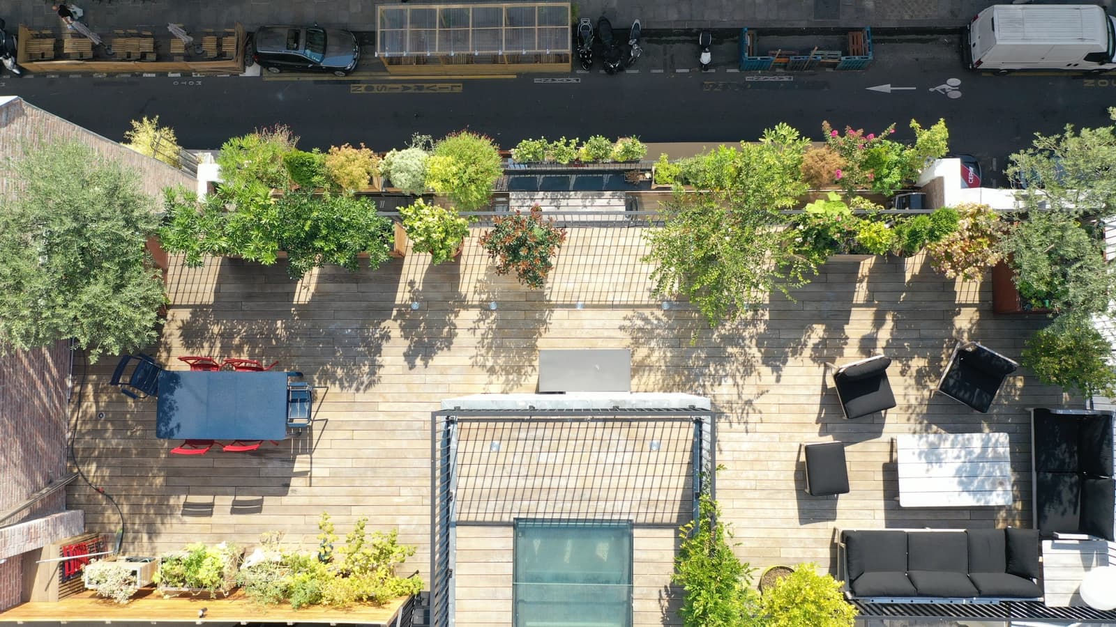 Toit-terrasse avec vue sur Montmartre et la Tour Eiffel