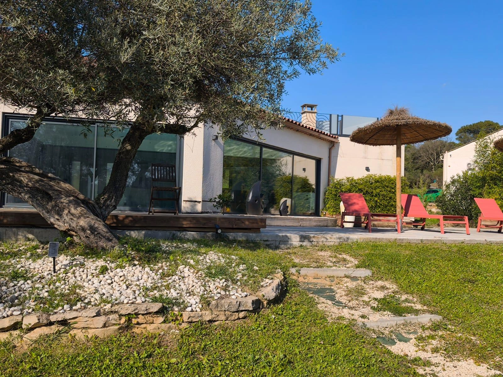 Space Architect-designed villa in Provence - 1