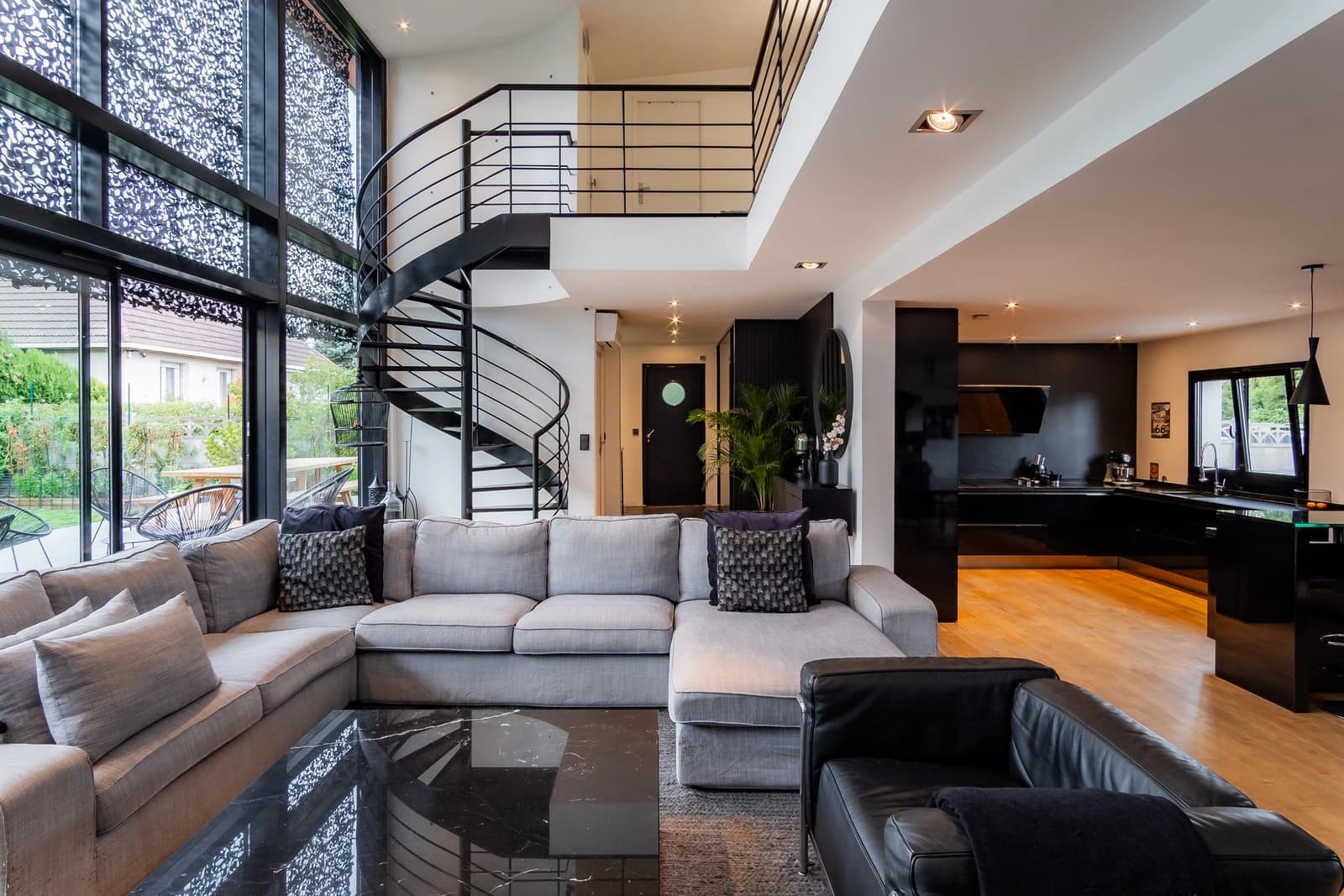 Space An exceptional contemporary house with a pool – Volumes, light and garden - 0