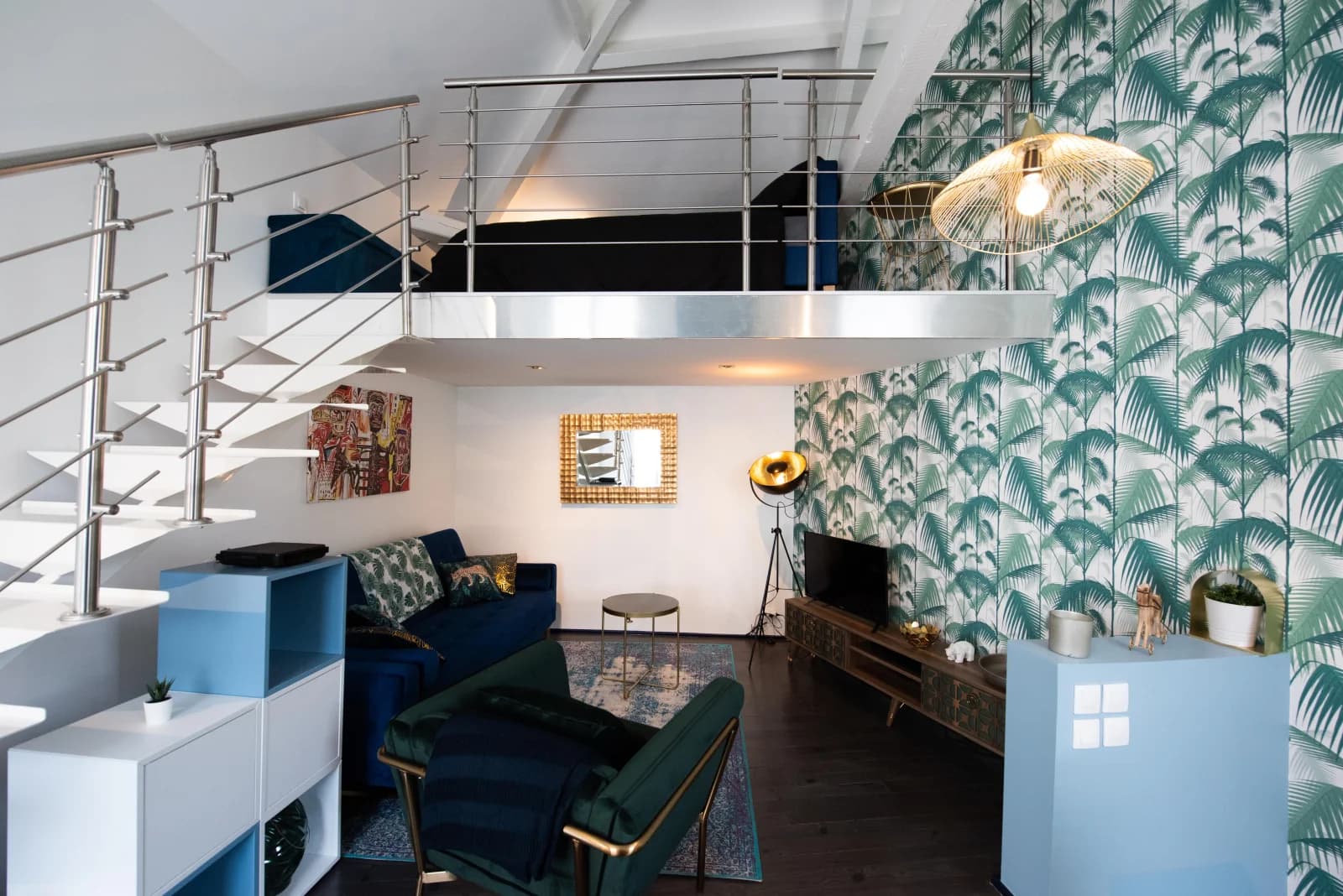 Encantadora casa triplex, idealmente cerca del centro de la ciudad.