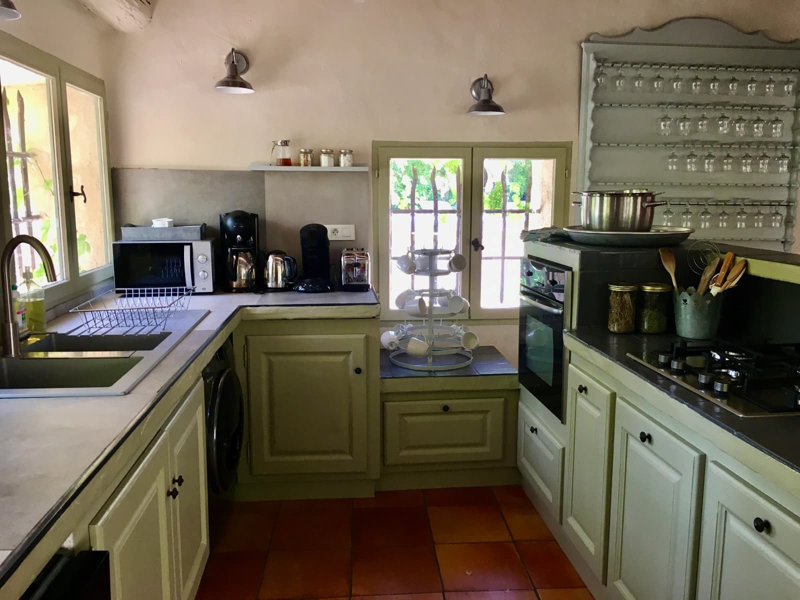 Space Atypical farmhouse with swimming pool in the Luberon - 3
