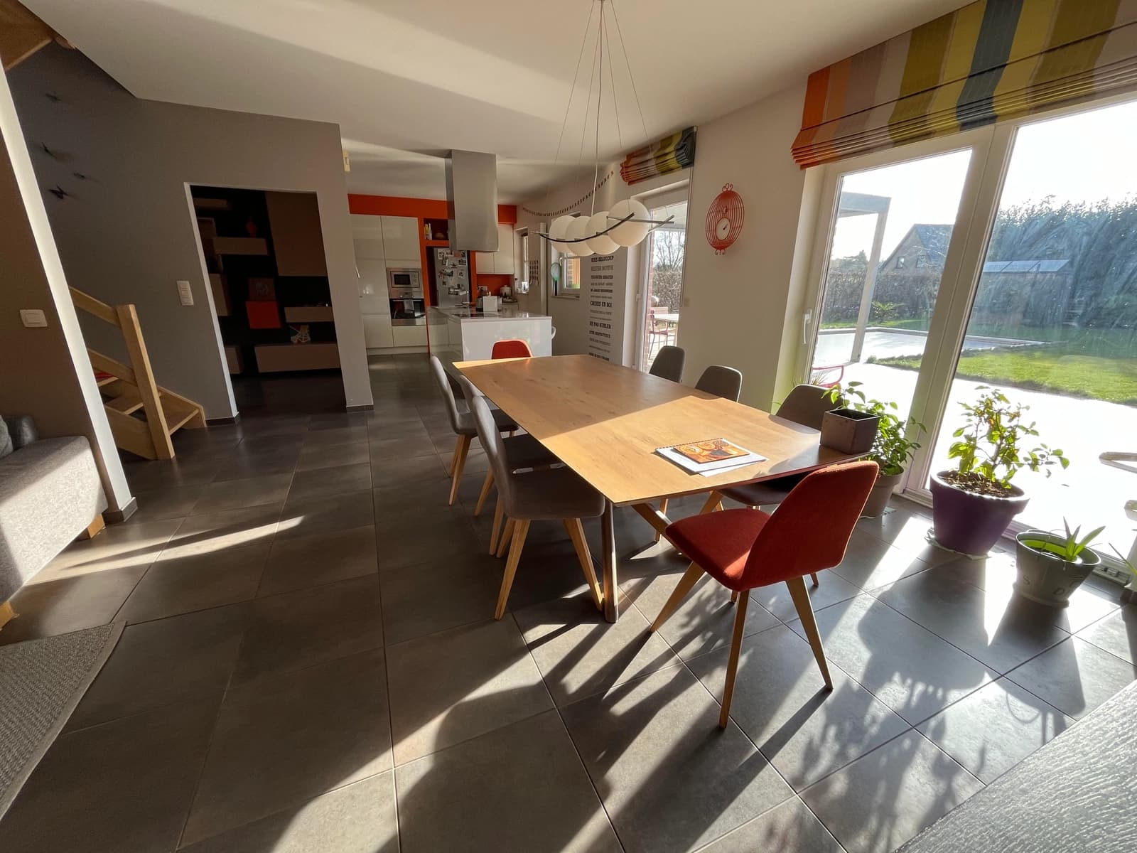 Quiet, bright oasis with swimming pool.