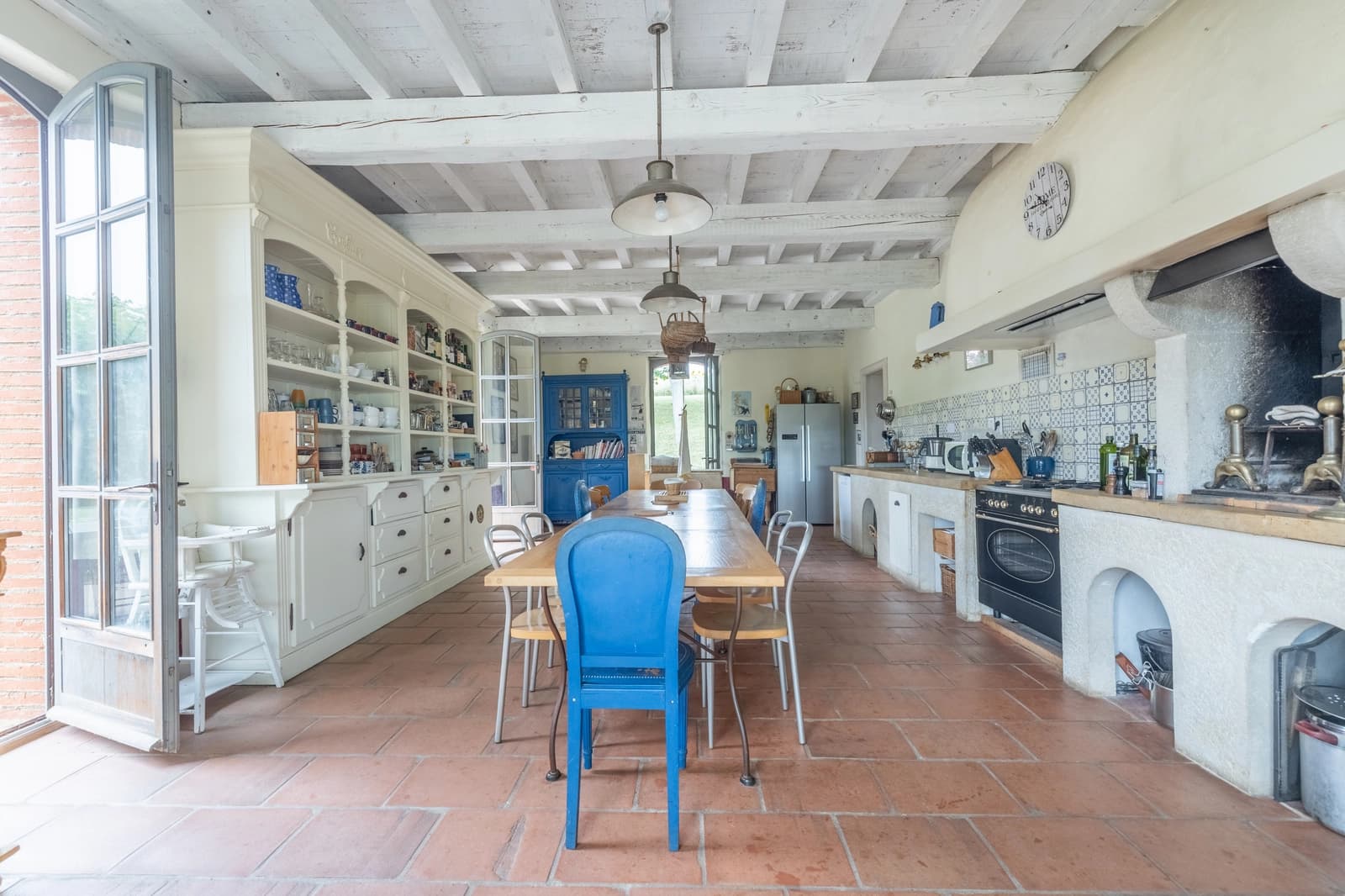 Space Large family home with magnificent views - 2