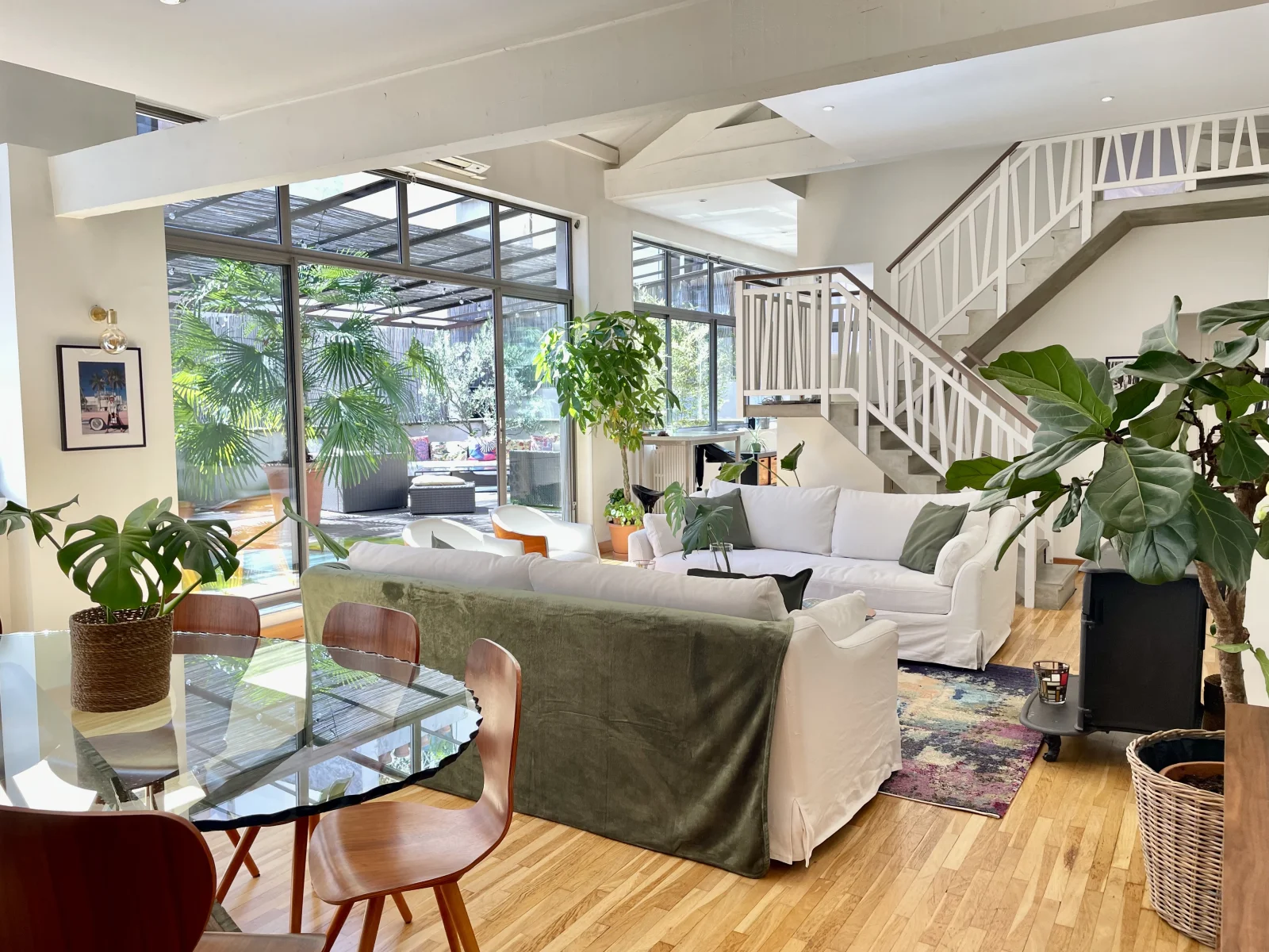 Discreto apartamento con terraza privada