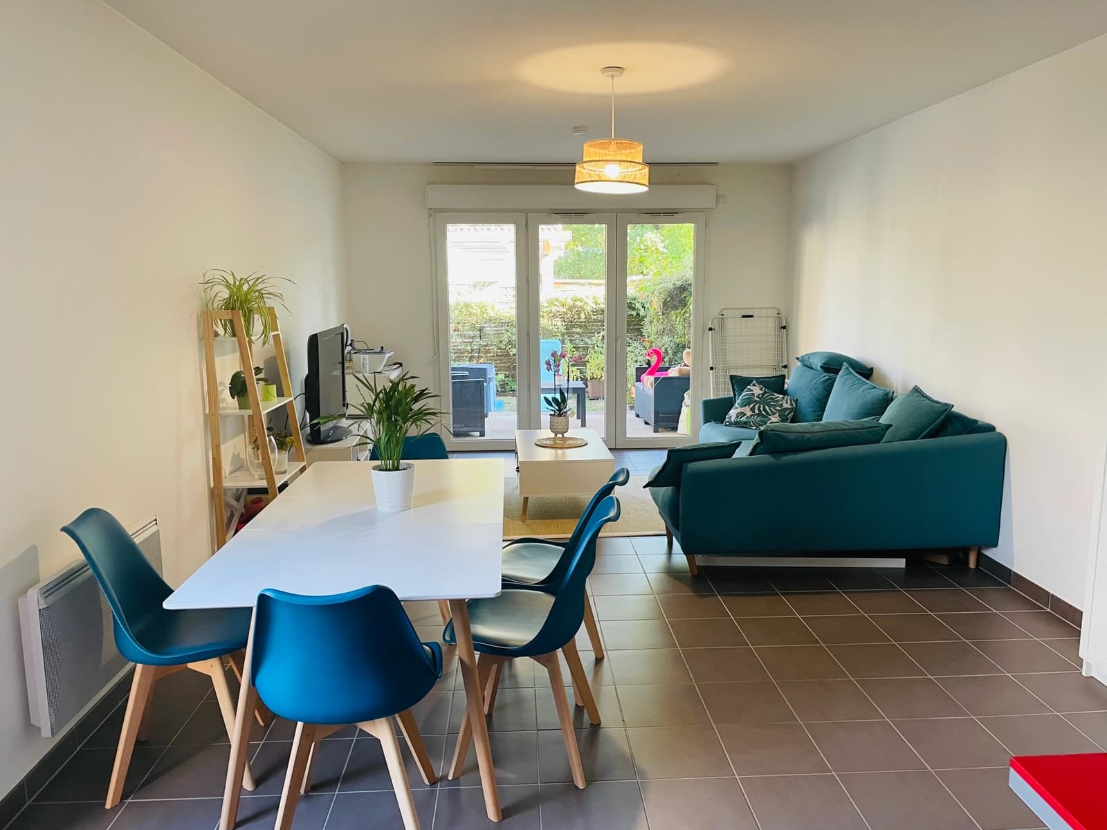 Salle de réunion dans Vaste espace de vie ouvert sur terrasse et jardin privés - 0