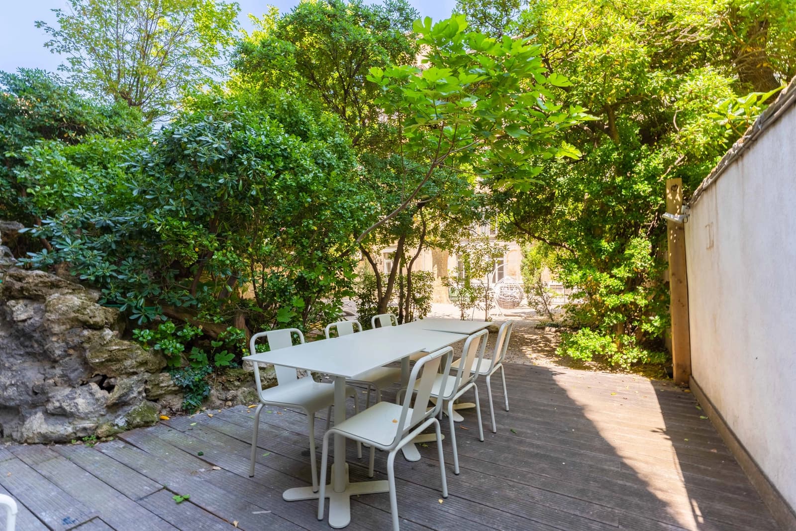 Space Courtyard and garden in the heart of Marseille - 1