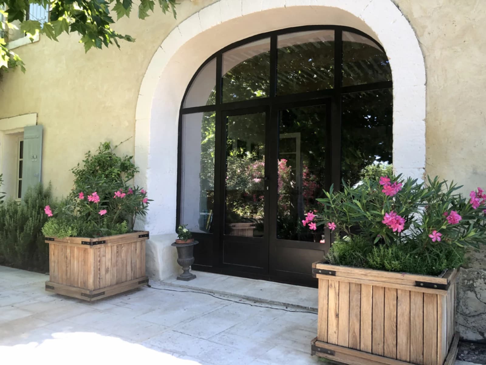 Comedor en Auténtica granja provenzal disponible para alquiler - 1