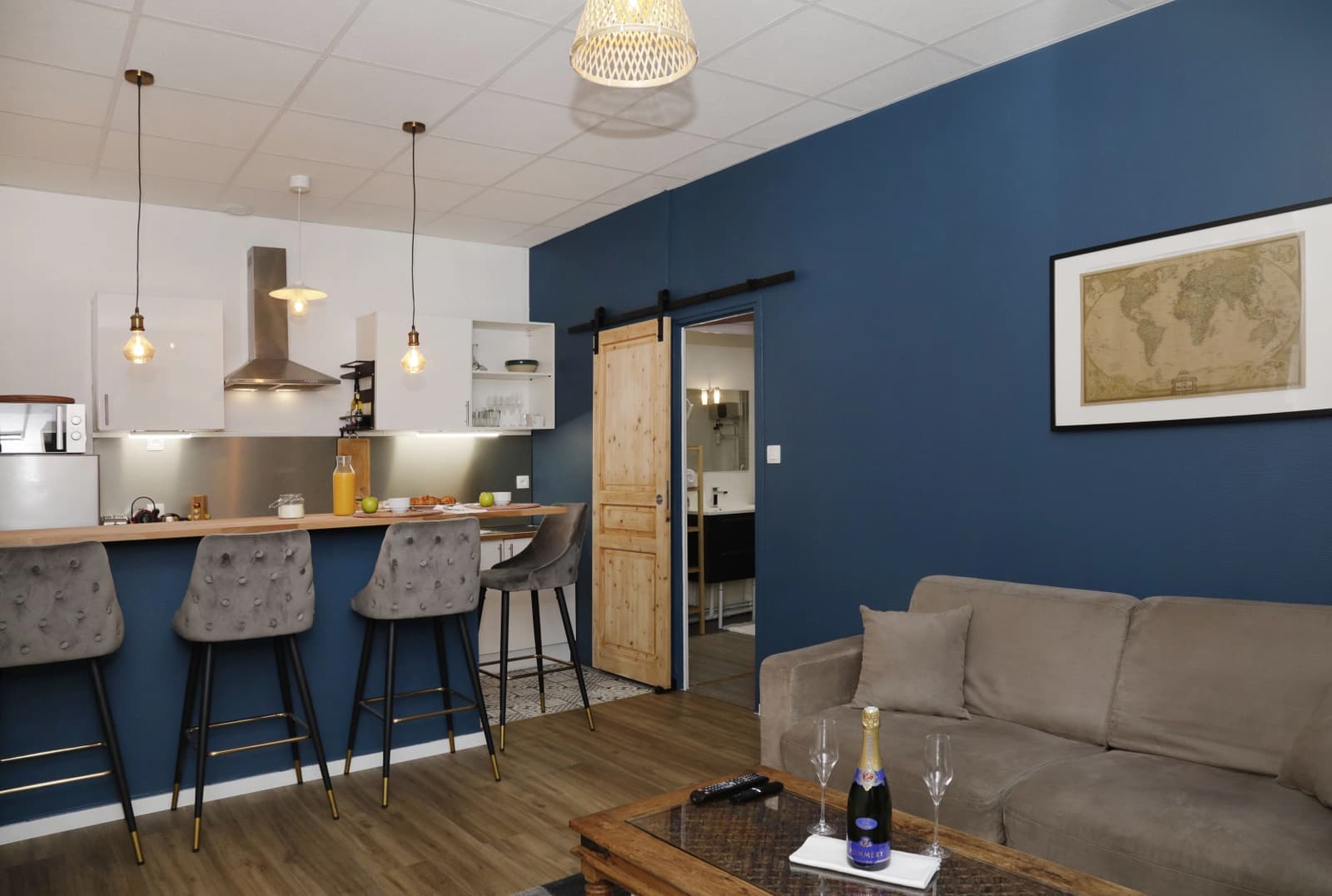 Meeting room in Suite with private sauna - Cosy Flat Senlis - 1