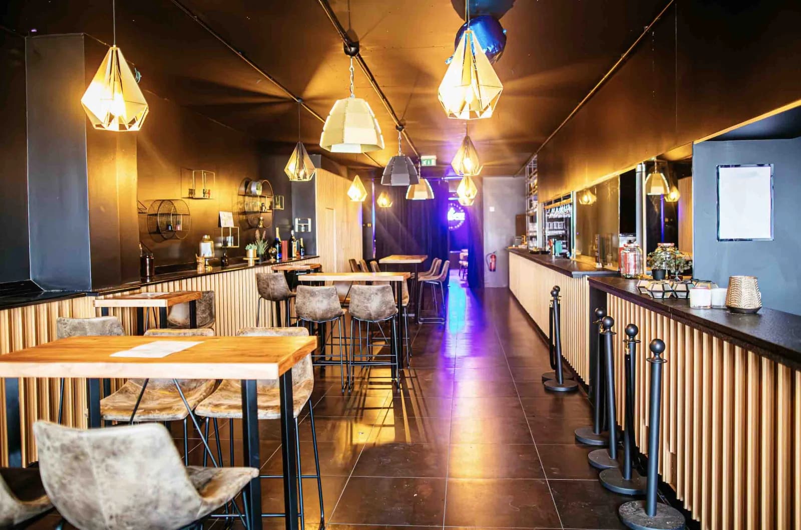 Espace Comedy Club avec ambiance vintage - 2