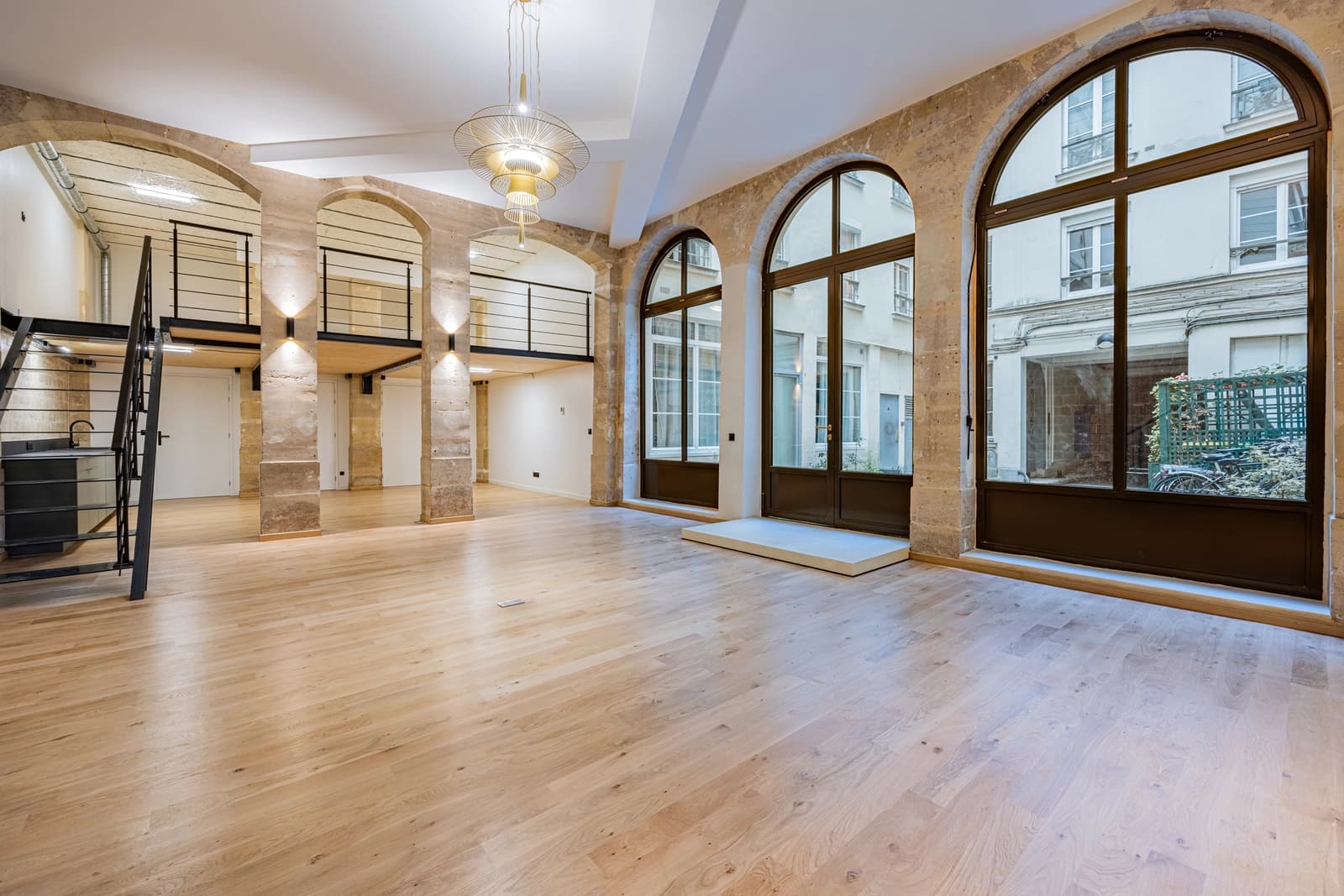 Space Empty event space with a glass roof in Paris 3 - 0