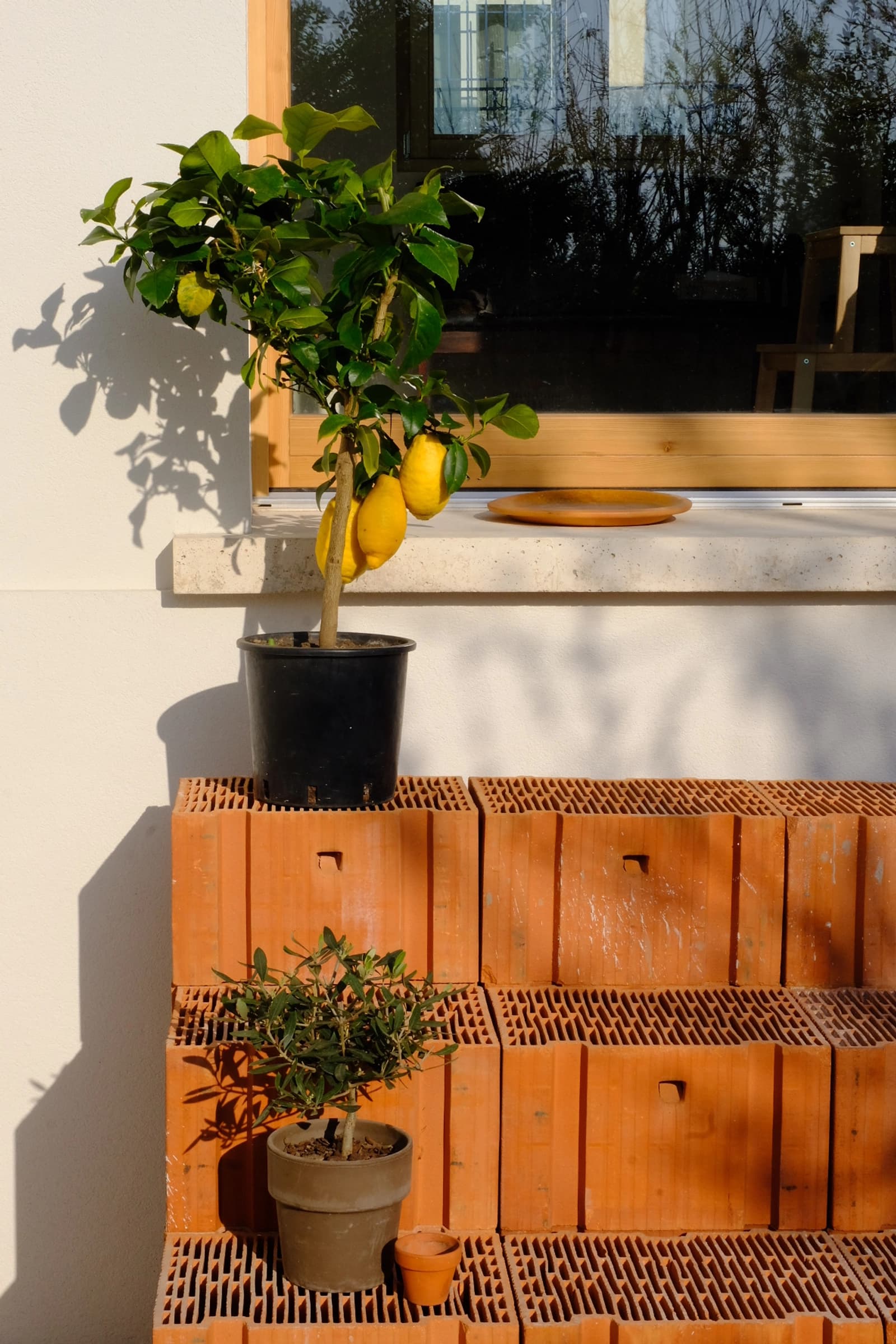 Space Architect-designed house with terrace - 4