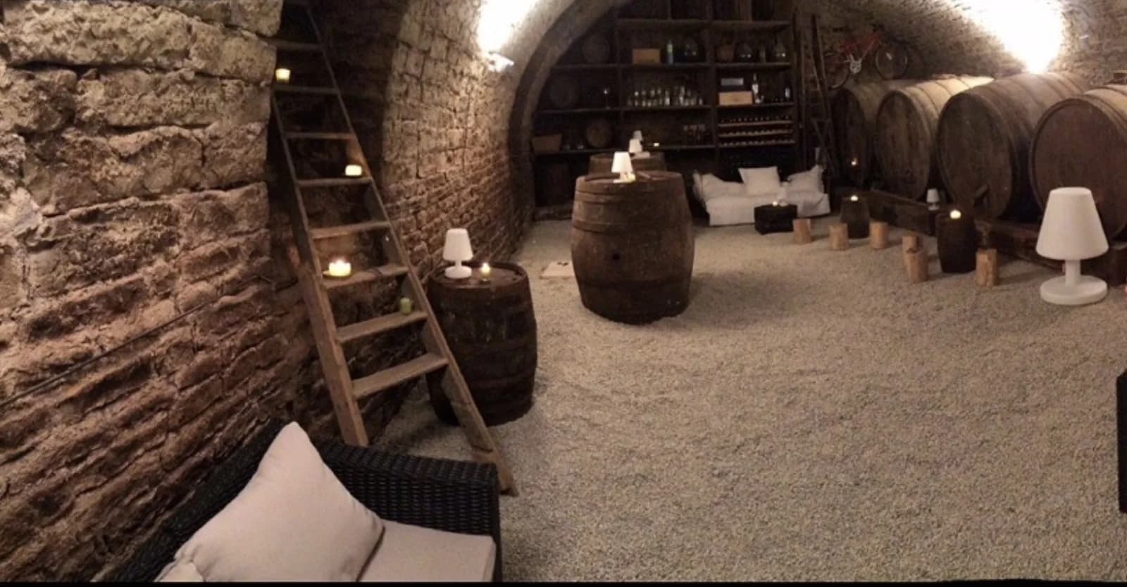 Space Magnificent vaulted cellar in the Jura - 3