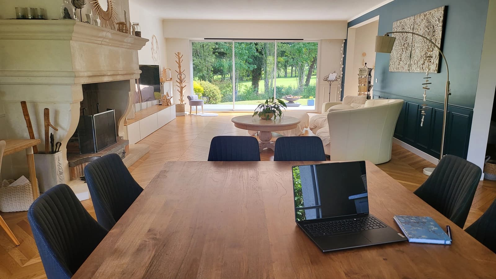 Salon dans Élégance cosy entre parcours de golf et forêt - 1