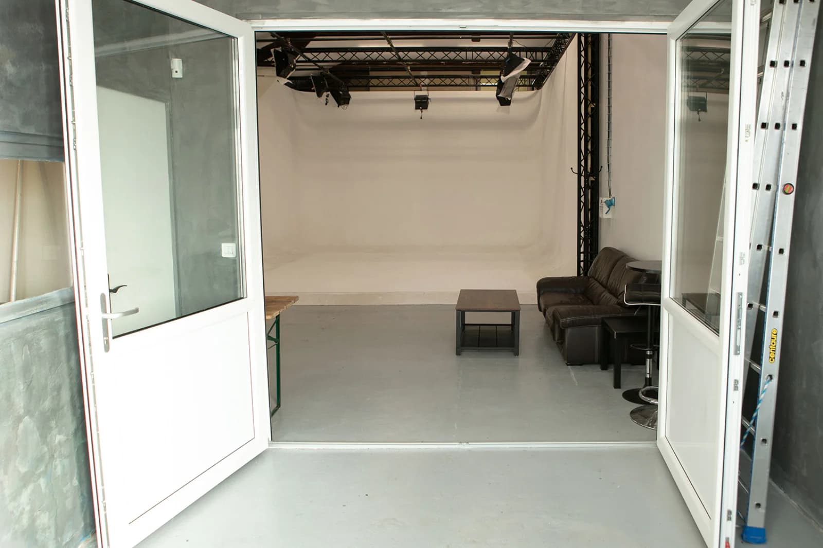 Space Fully equipped 200m2 photo and video production studio in Asnières, France - 4