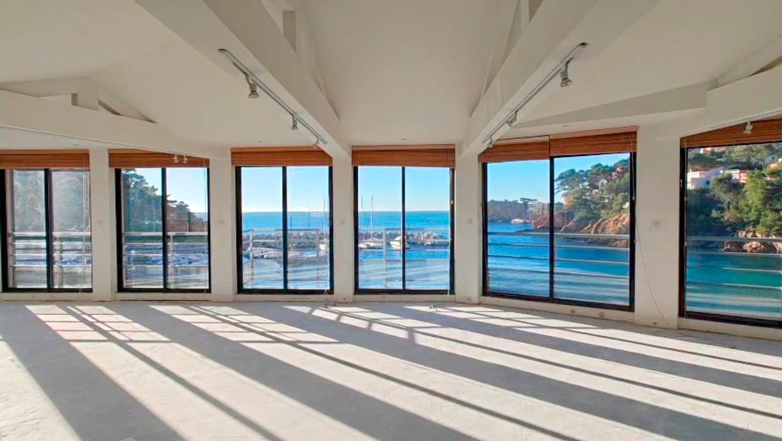 Space Suspended space above the port of Ensues-la-Redonne, with a 180° sea view - 2