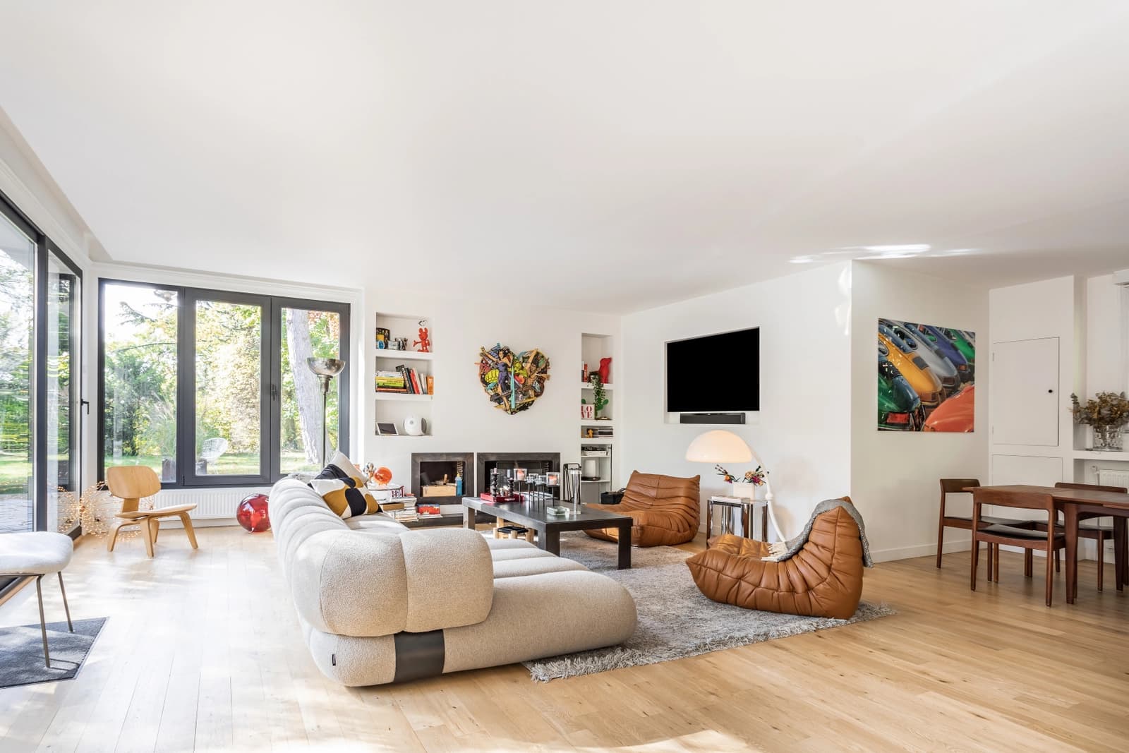 Living room in House in a beautiful green area - 1